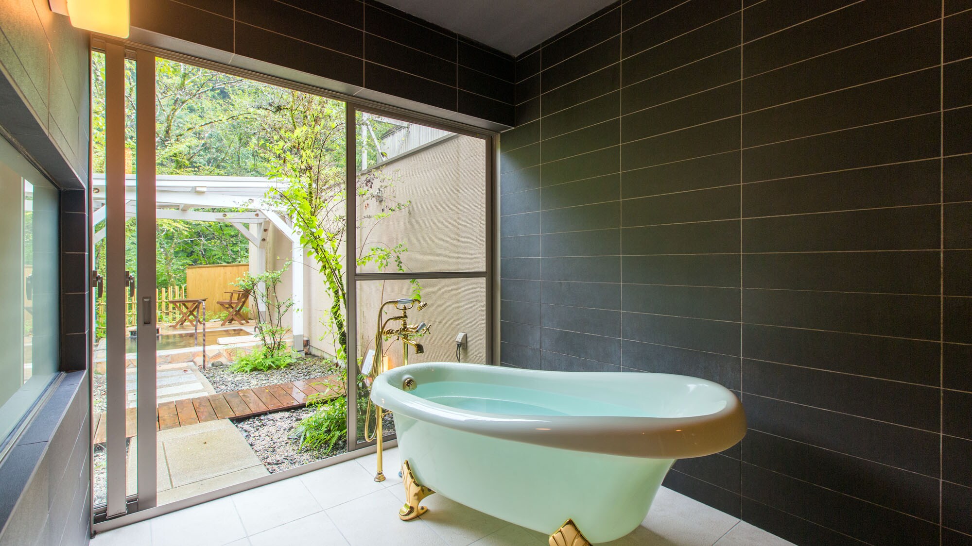 Premium Suite Sora Indoor Bath