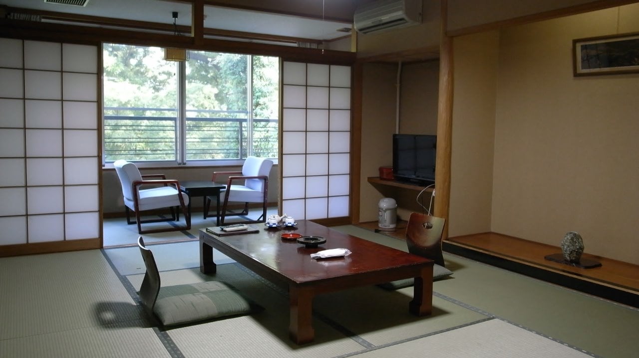 Contoh kamar bergaya Jepang dengan 10 tikar tatami, kamar mandi unit dan toilet cuci air hangat