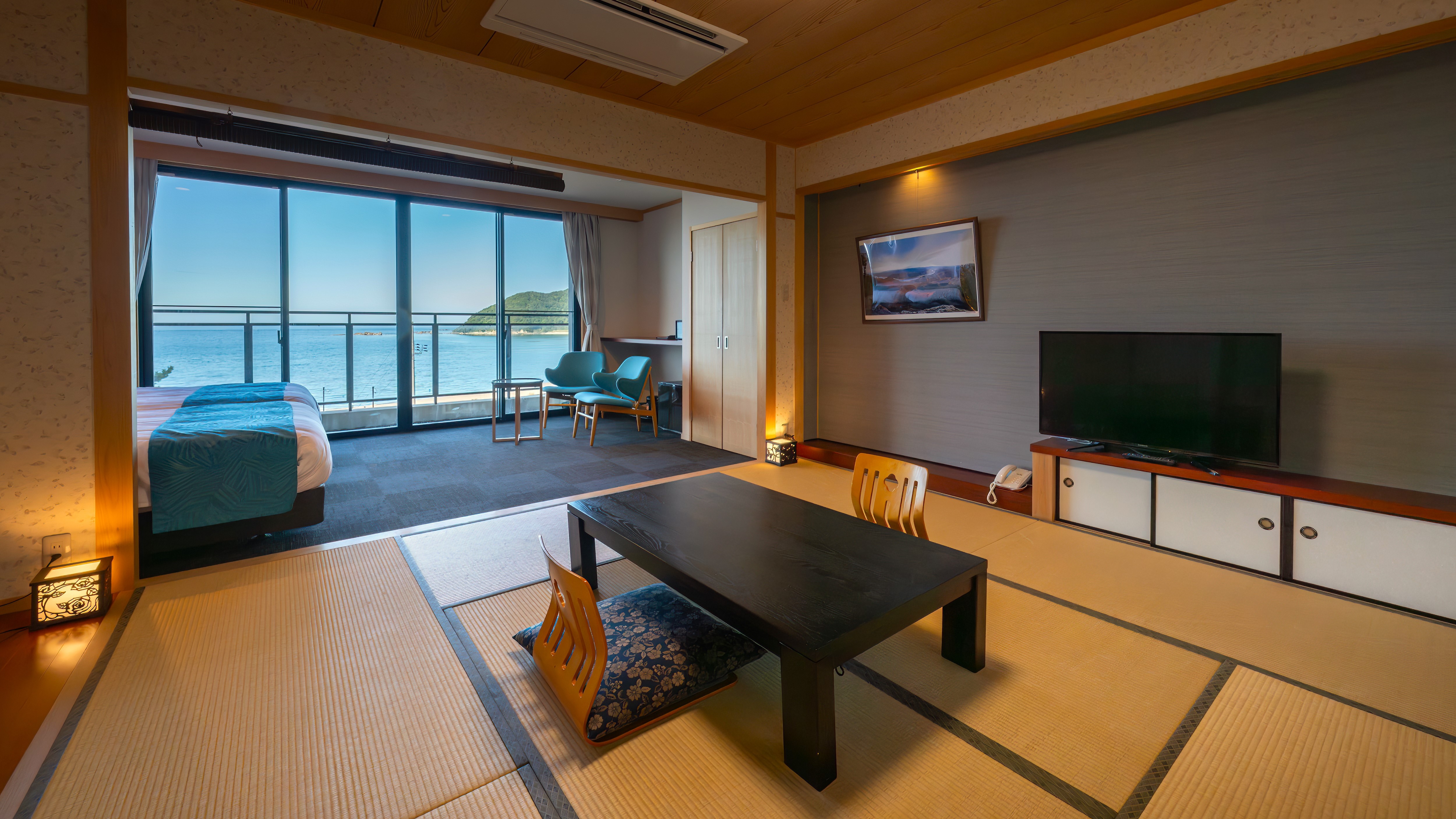 [Japanese-Western style room, limited to one group per day, "The Sound of Waves"] Enjoy the spectacular ocean view in this Japanese-Western style room, "The Sound of Waves"