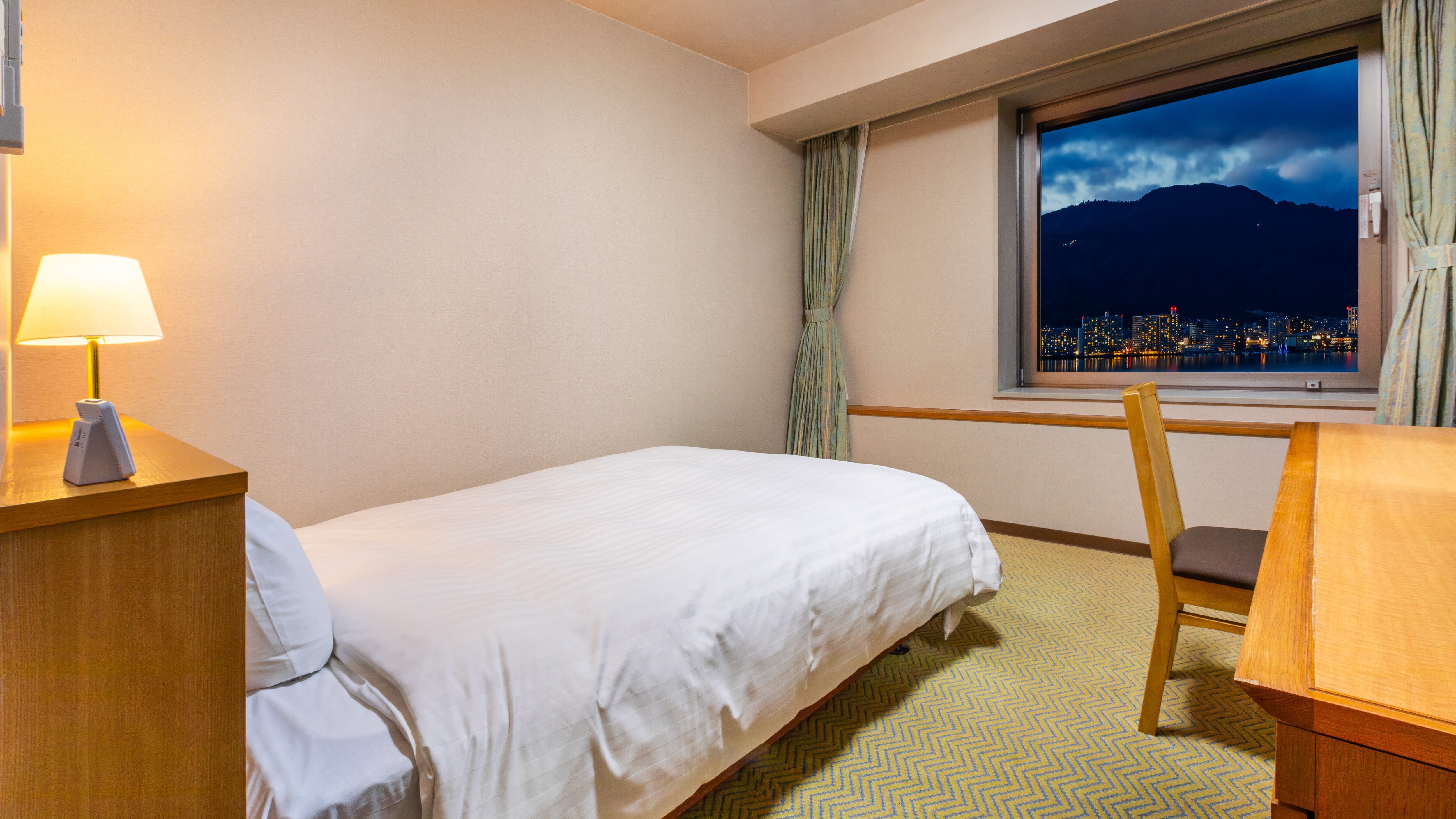 Lake View Double Room (Non-smoking, 18 square meters)