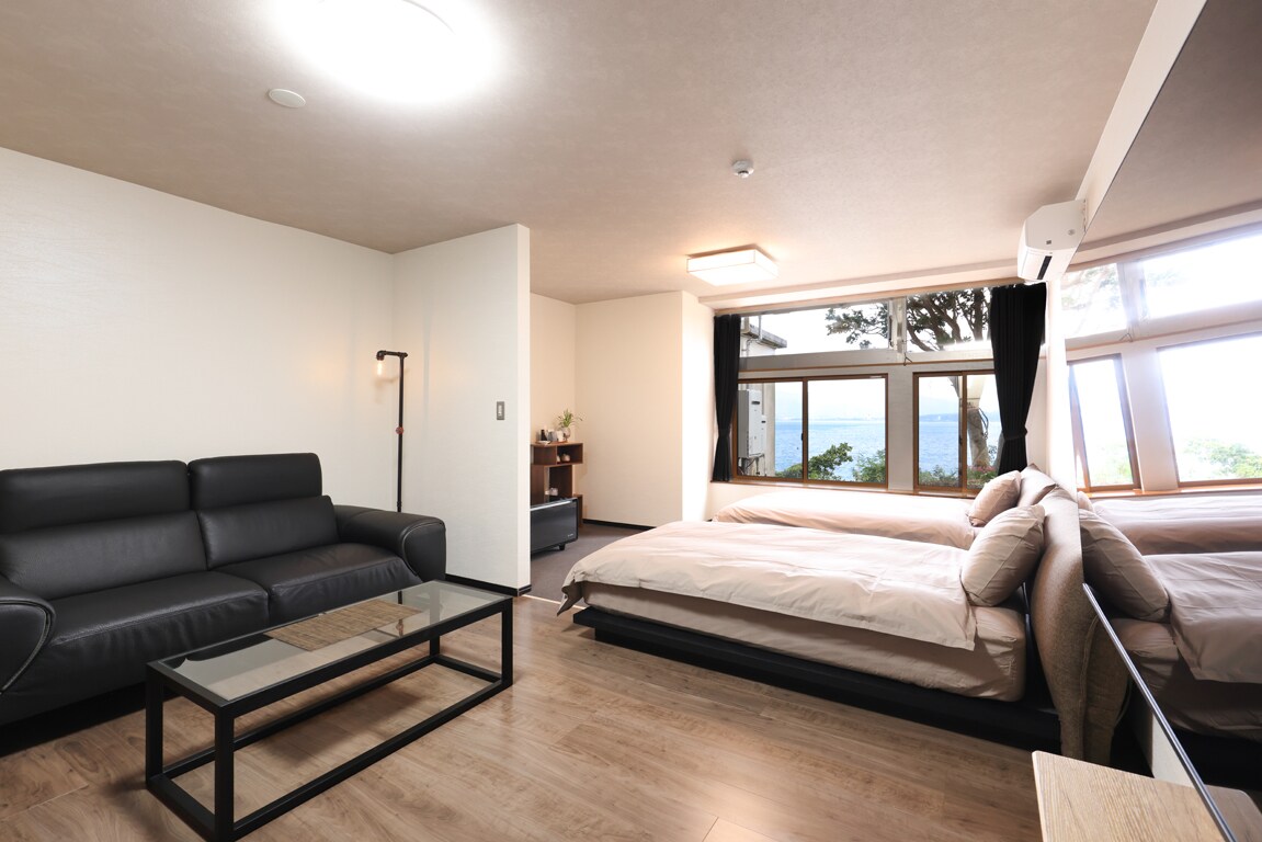 【海景双人房】清晨,在旭日东升的壮丽景色中醒来;夜晚,在繁星点点的夜空下沉睡——这是只属于你们两个人的时光。