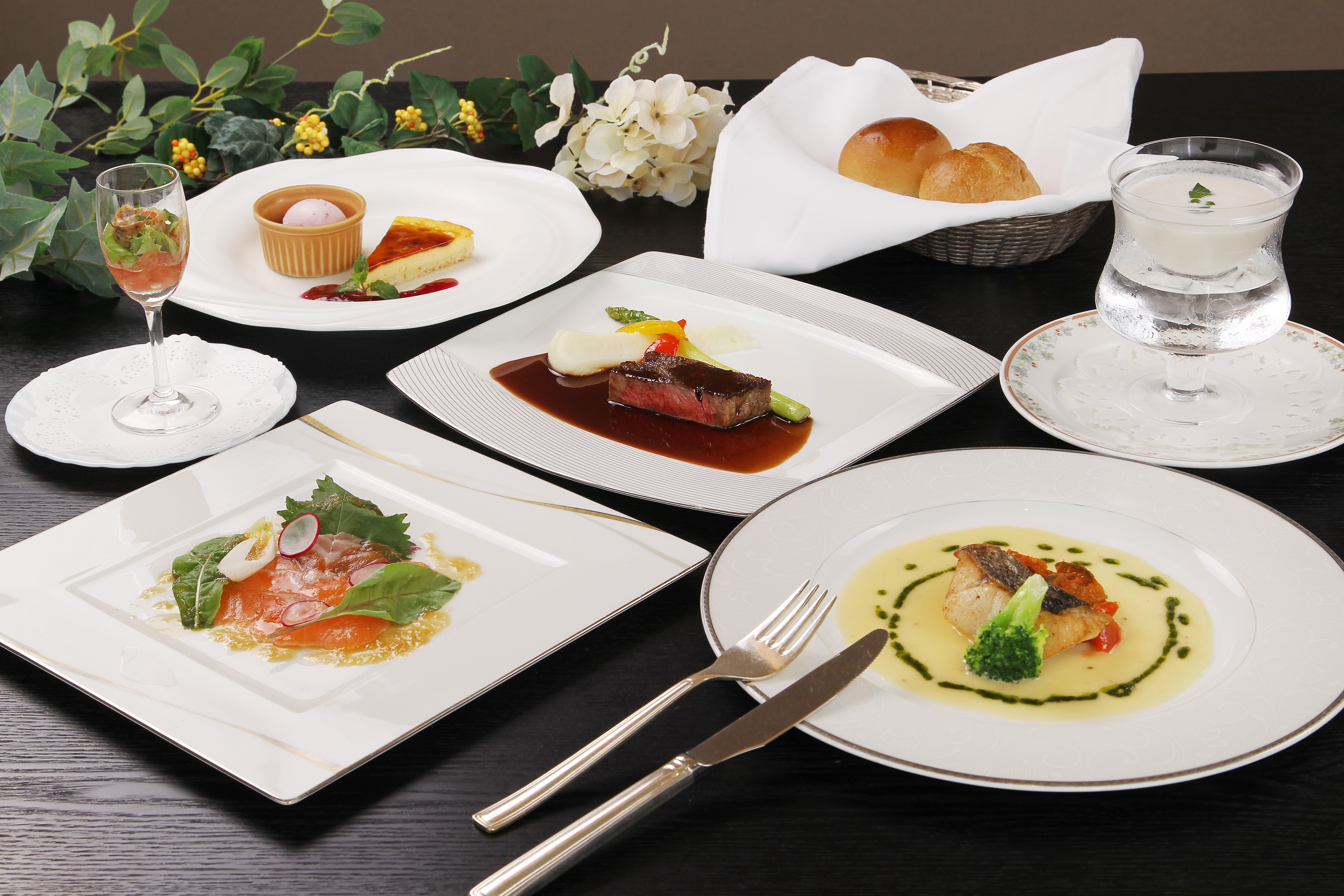 An example of a bistro course meal