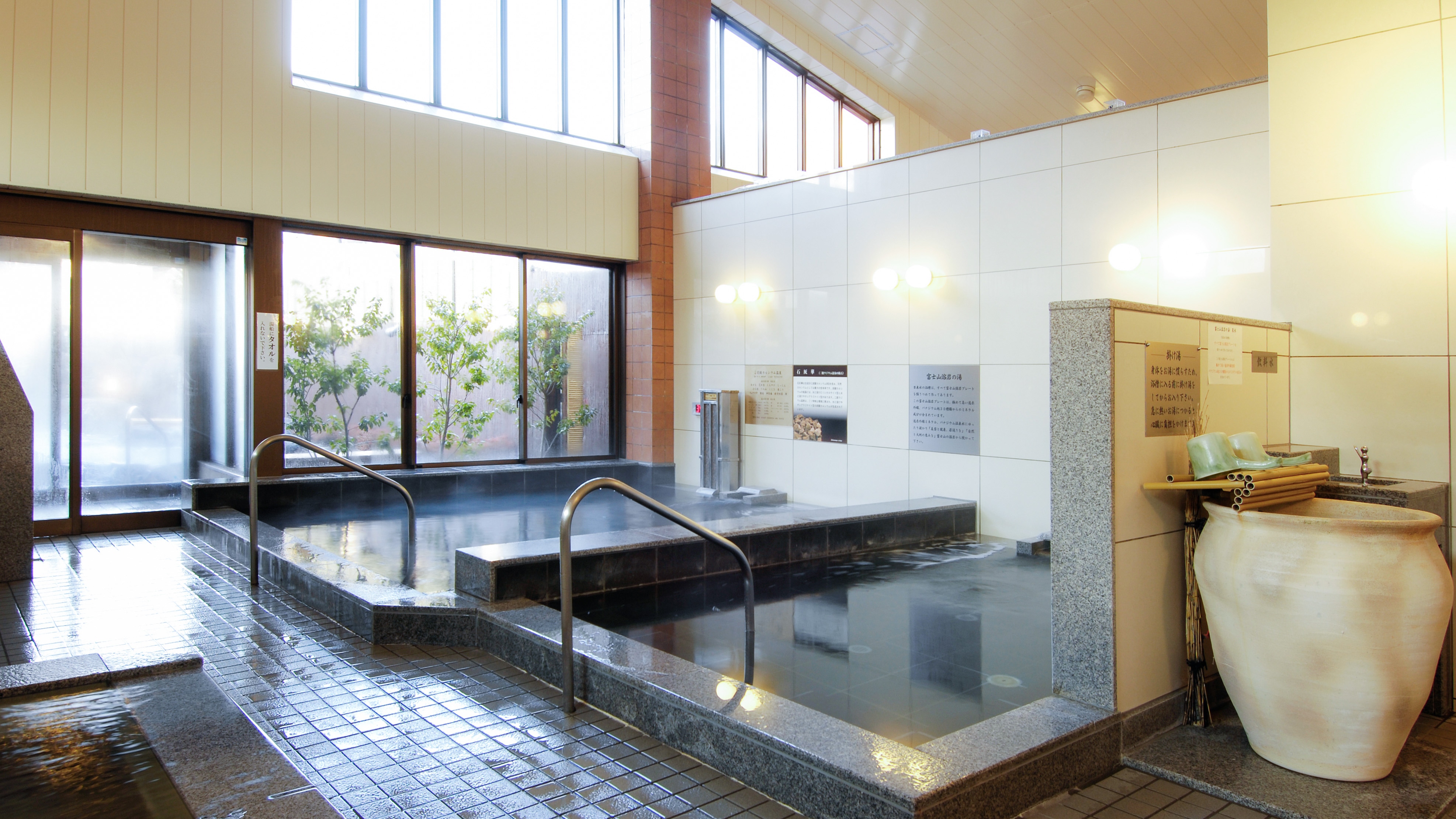 【5種の湯めぐり】 二股炭酸カルシウム風呂など多彩な湯船。宿泊者様は【無料】です。