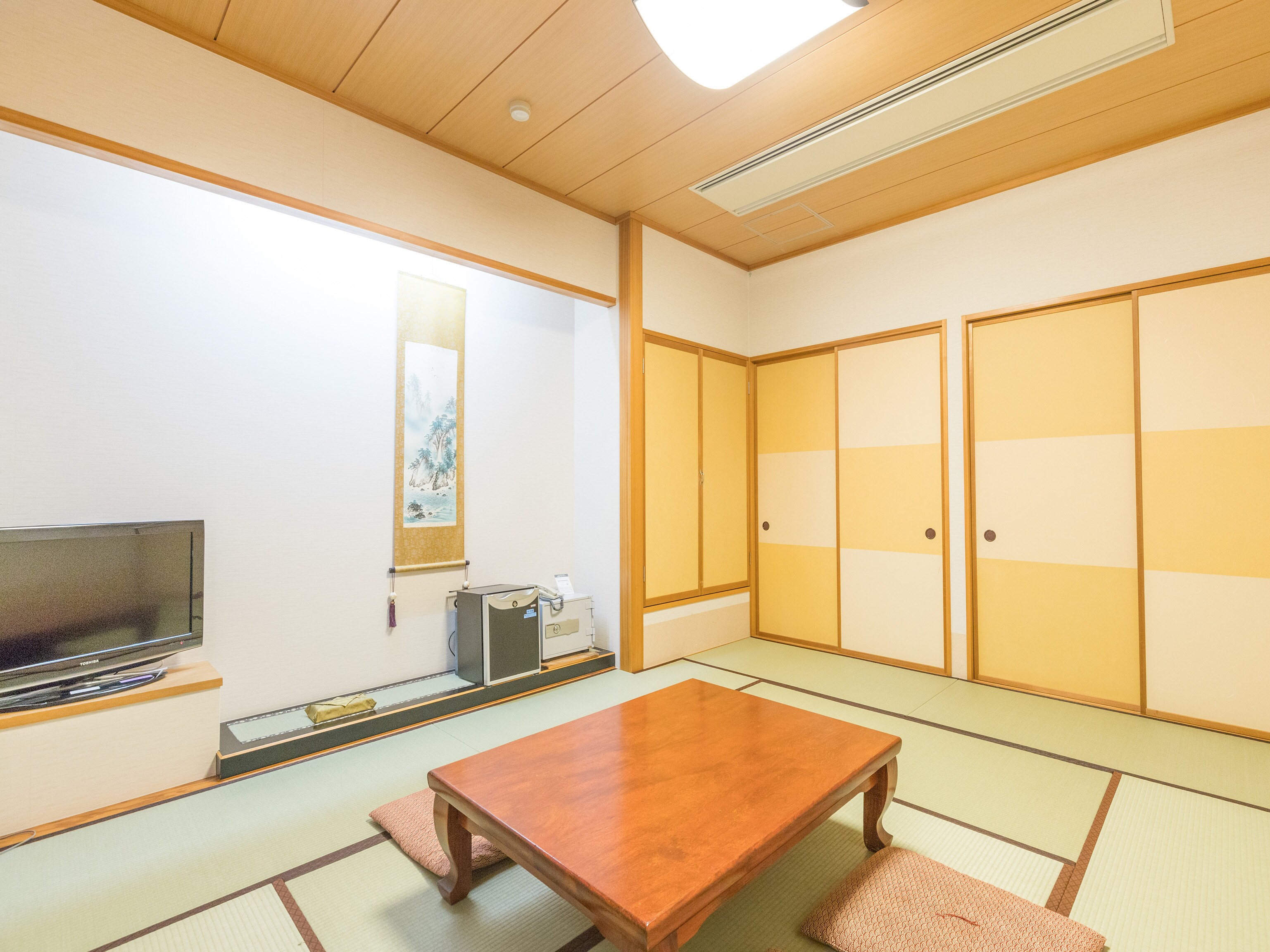 Japanese-style room for 1 to 5 people (no bath)