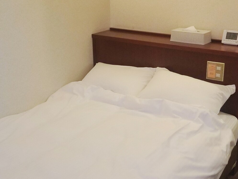 Semi-double bed