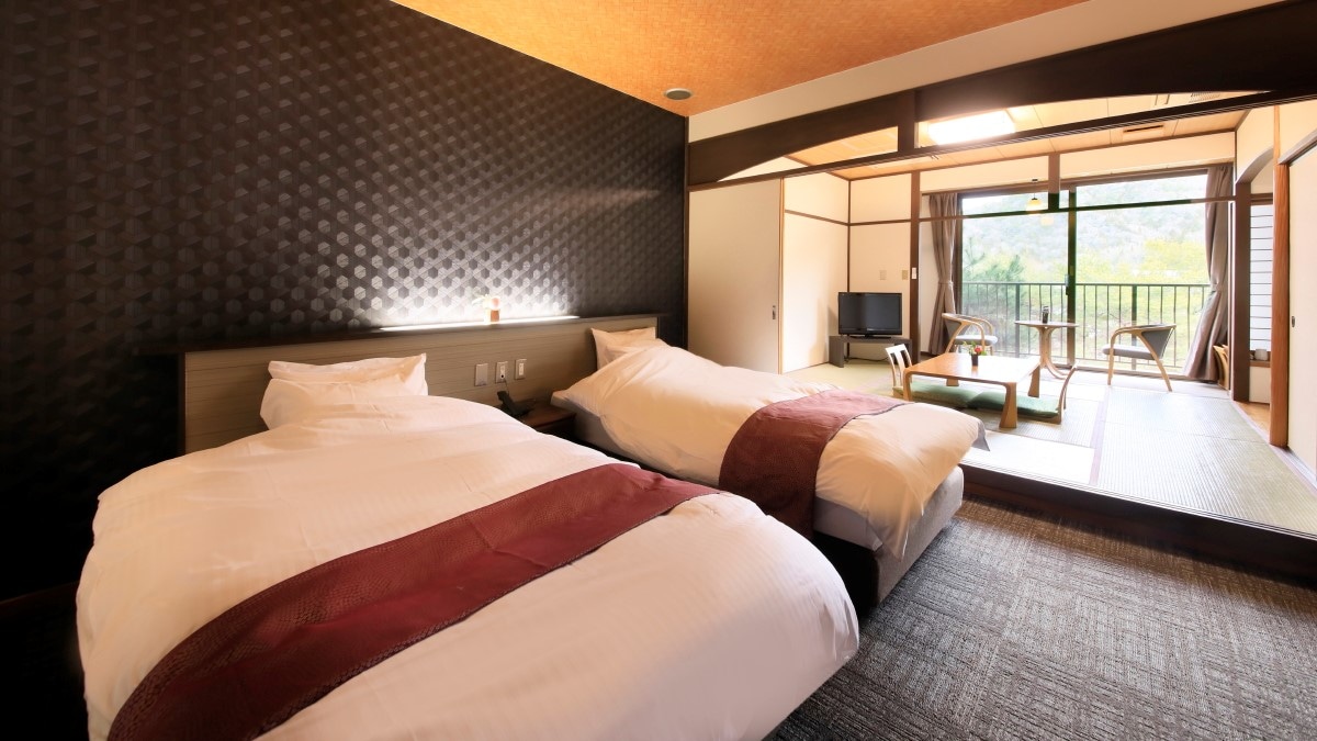 [日式和西式房間] 使用 120 厘米的半雙人床。
