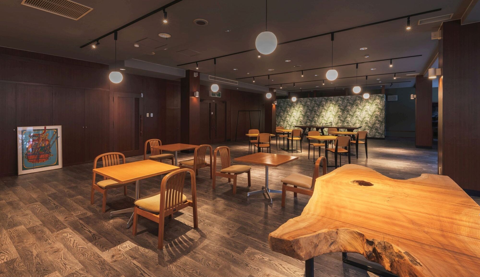 [Lounge TLJ] Renewal lounge with kitchen space, power supply, table tennis table, and dining table