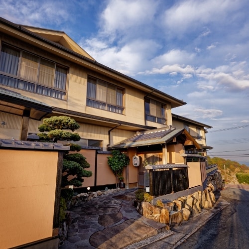Free shuttle bus available from JR Banshu Ako Station (reservation required)