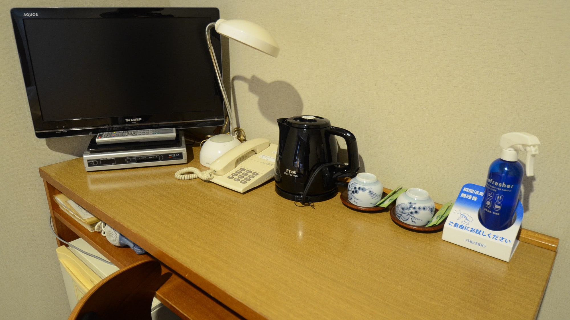 * Contoh kamar tamu (twin)