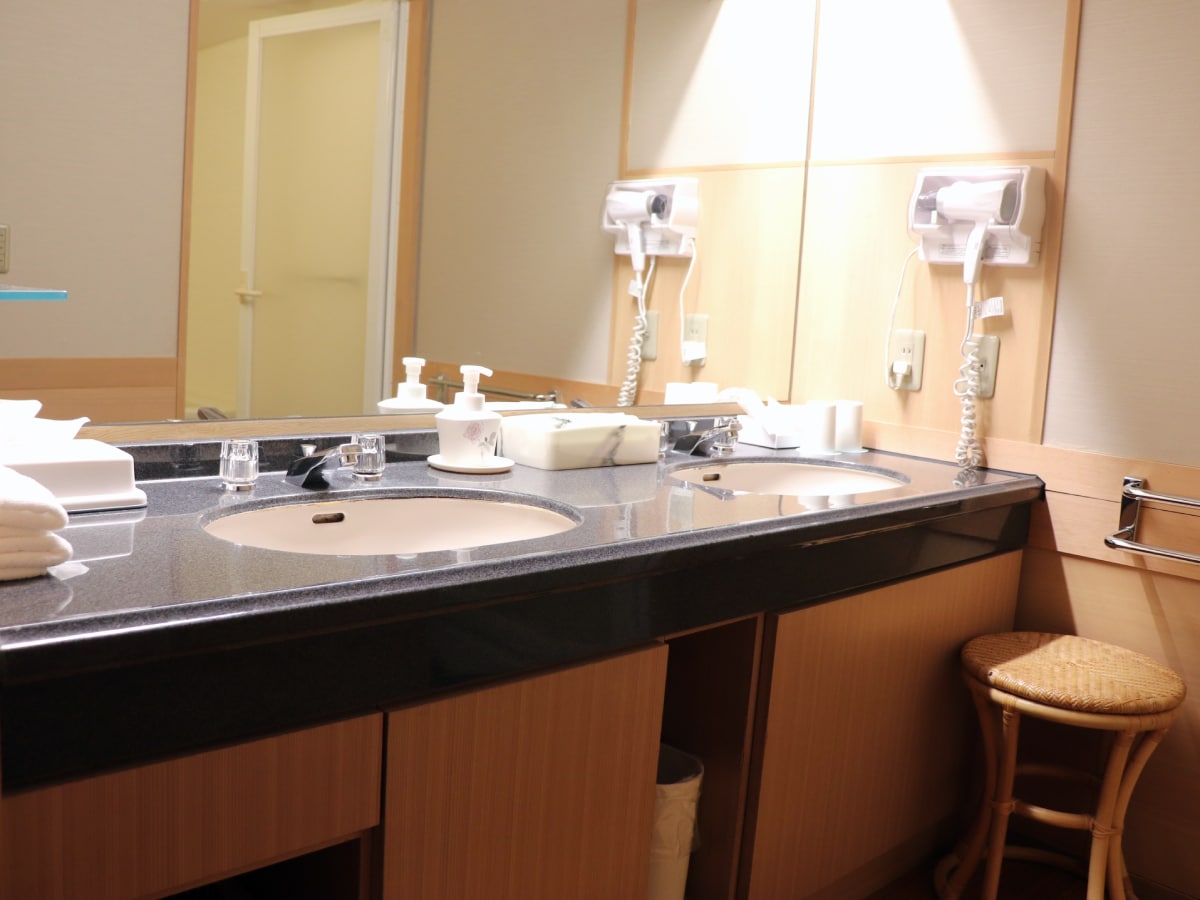 Room equipment amenity image