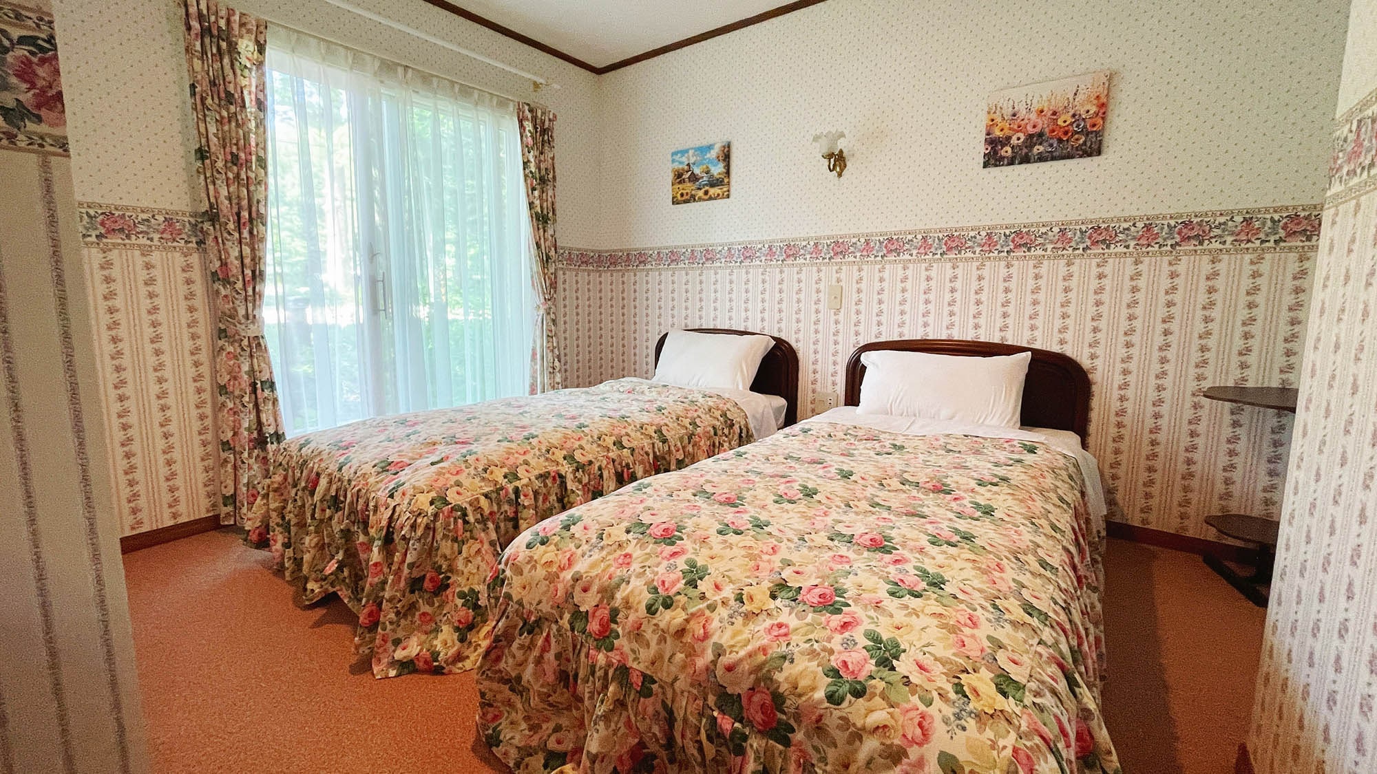 • [New Wing Twin Room] Escape the hustle and bustle and enjoy a relaxing getaway with your loved one. (※Room image may vary)