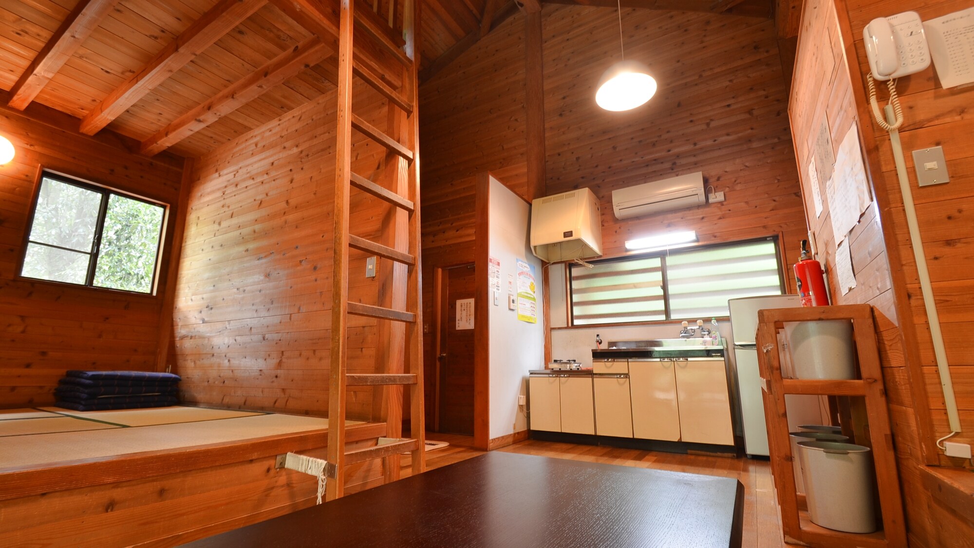 * [Pondok/kamar kecil]