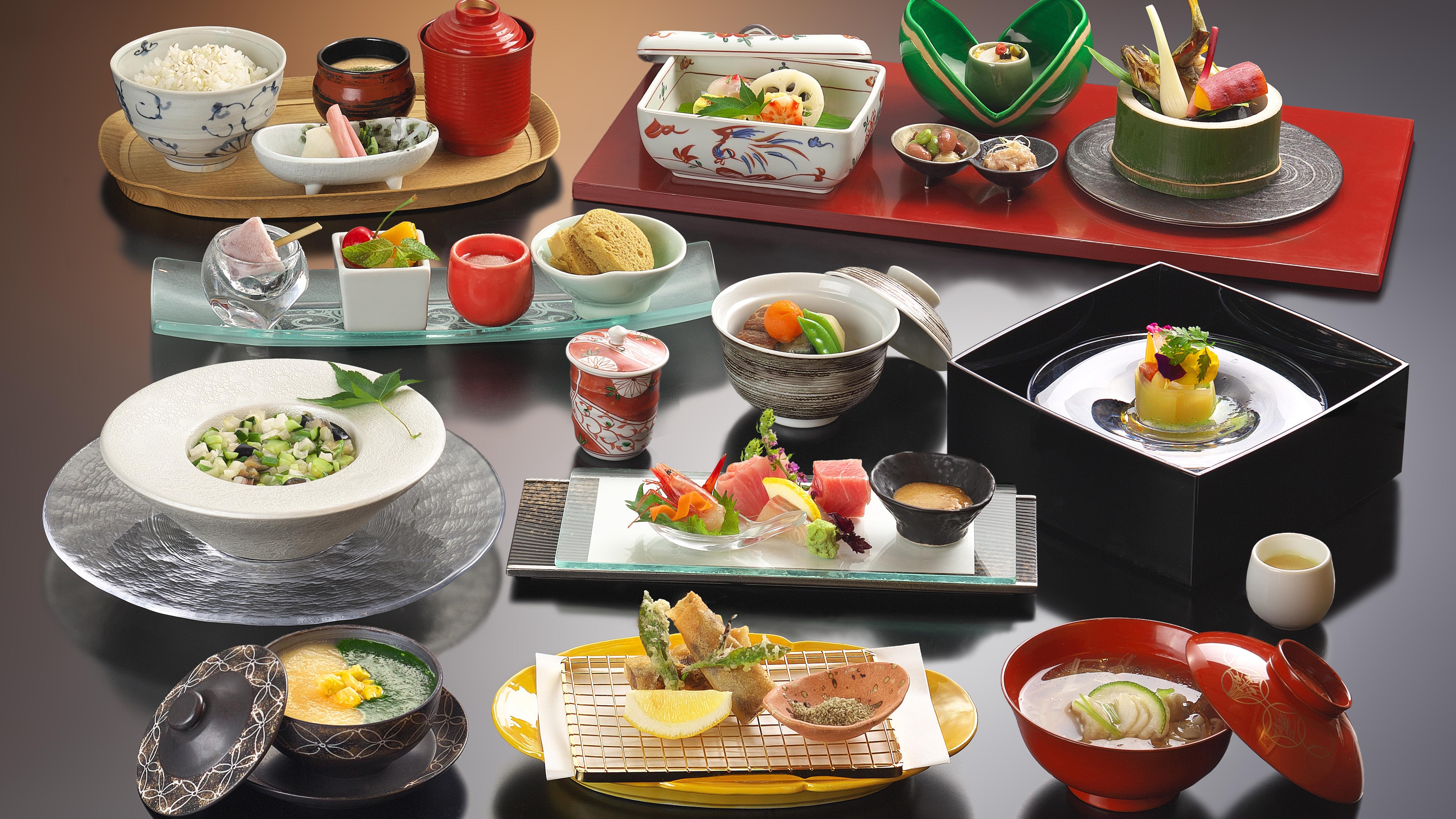 An example of a summer kaiseki meal. The menu changes daily depending on the availability of ingredients and the weather. Abundant use of fresh local ingredients.
