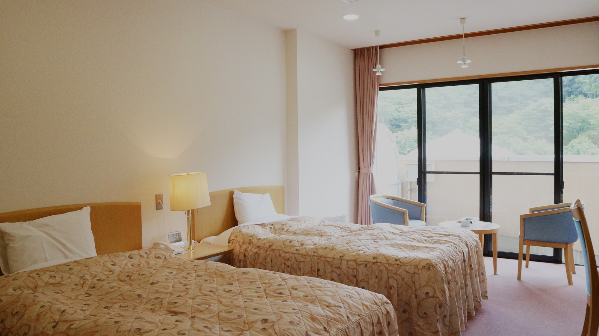 *[Room] Western-style room with a carefully made bed
