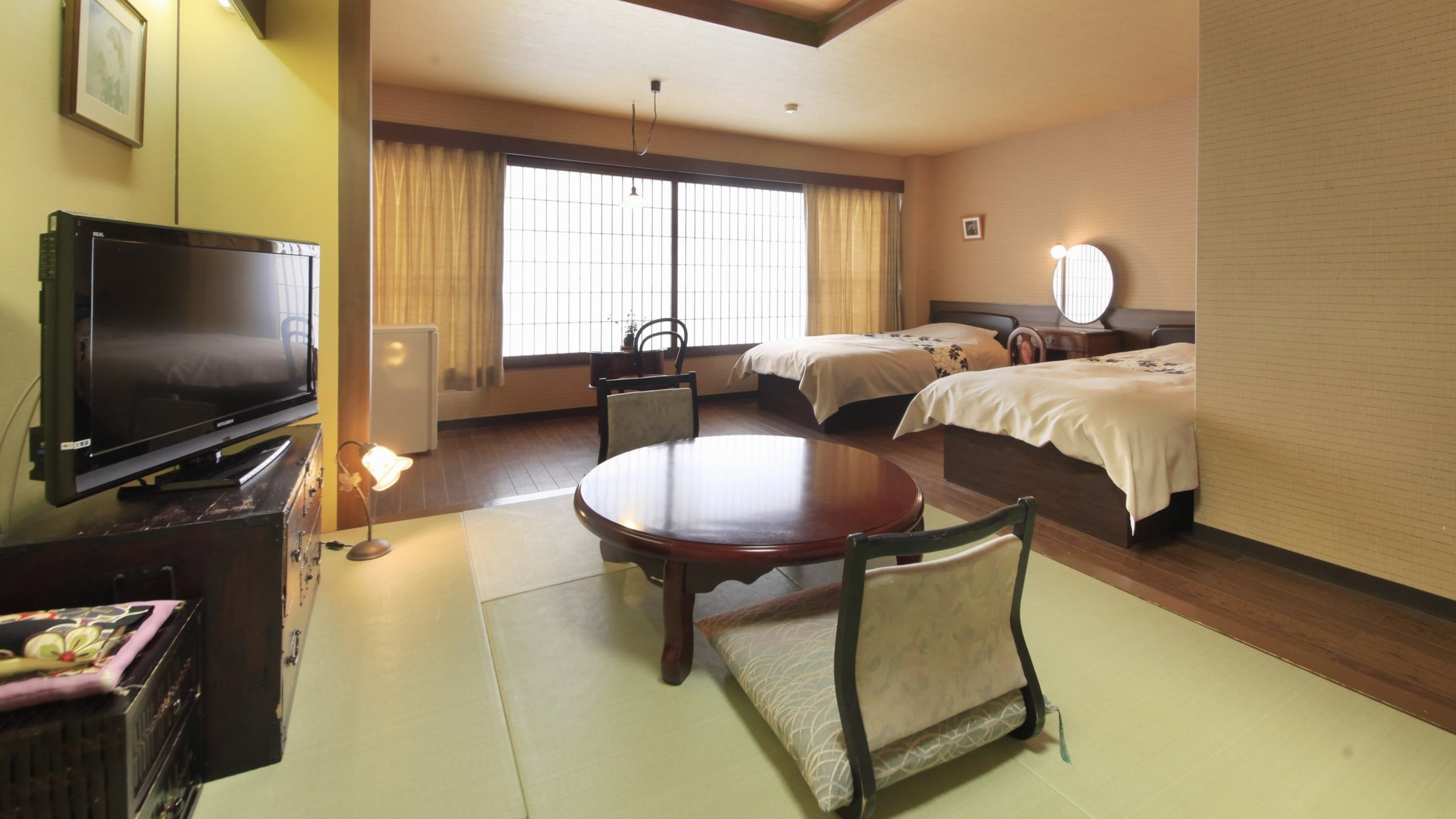 Retro Japanese-style room 8 tatami + twin