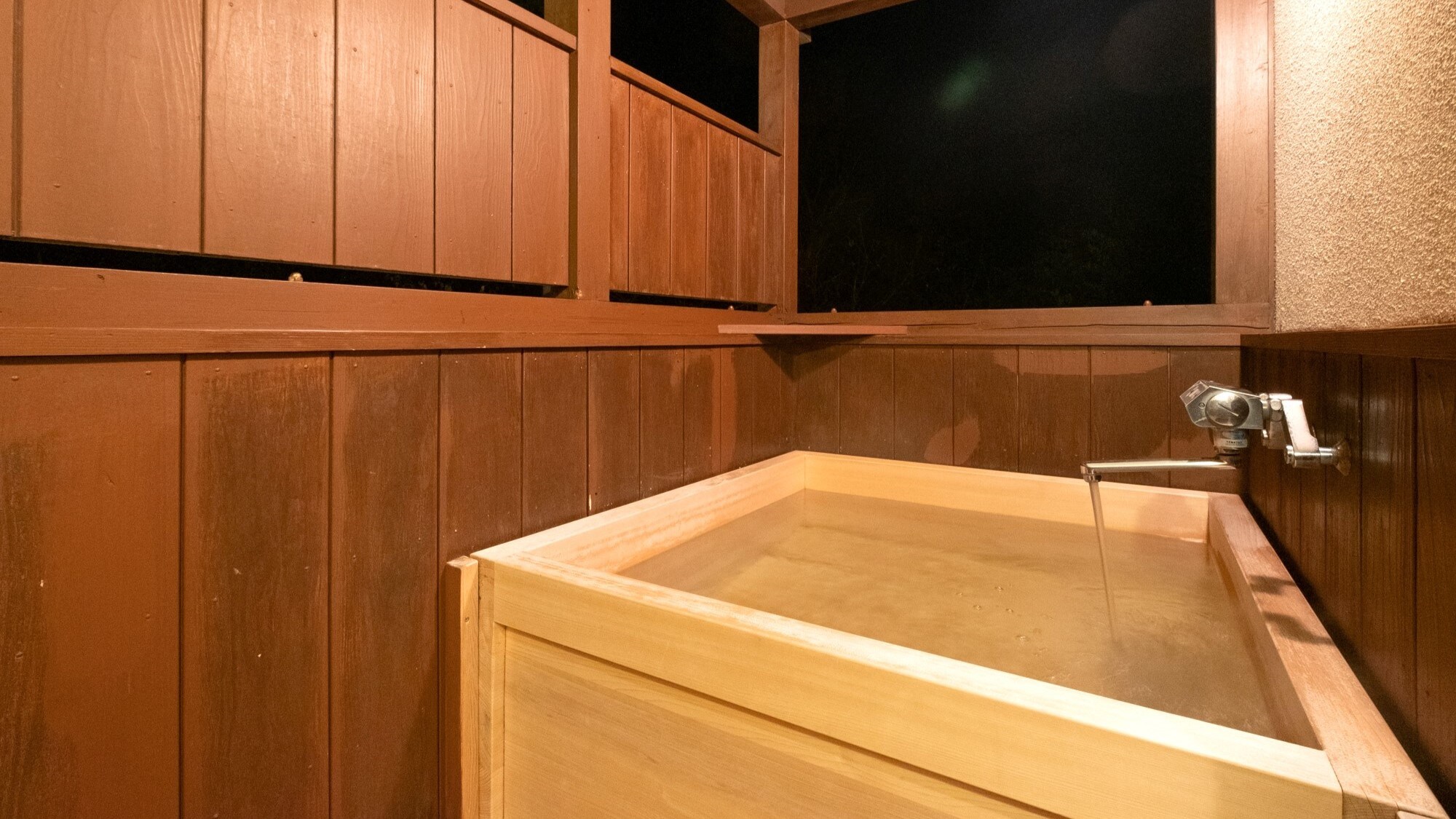 Japanese-style room with 8 tatami mats, corner room, open-air baths "Rihosei" and "Rokurensei"