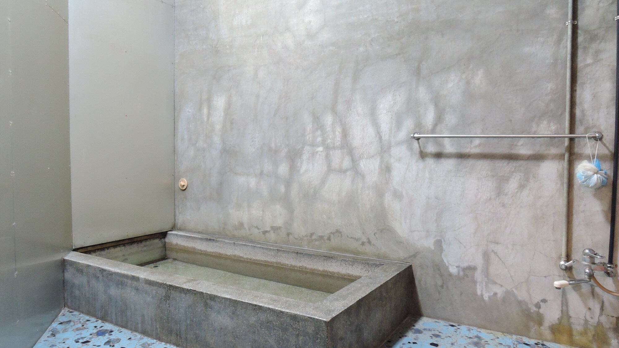 *Men's public bath: We strive to keep it clean.