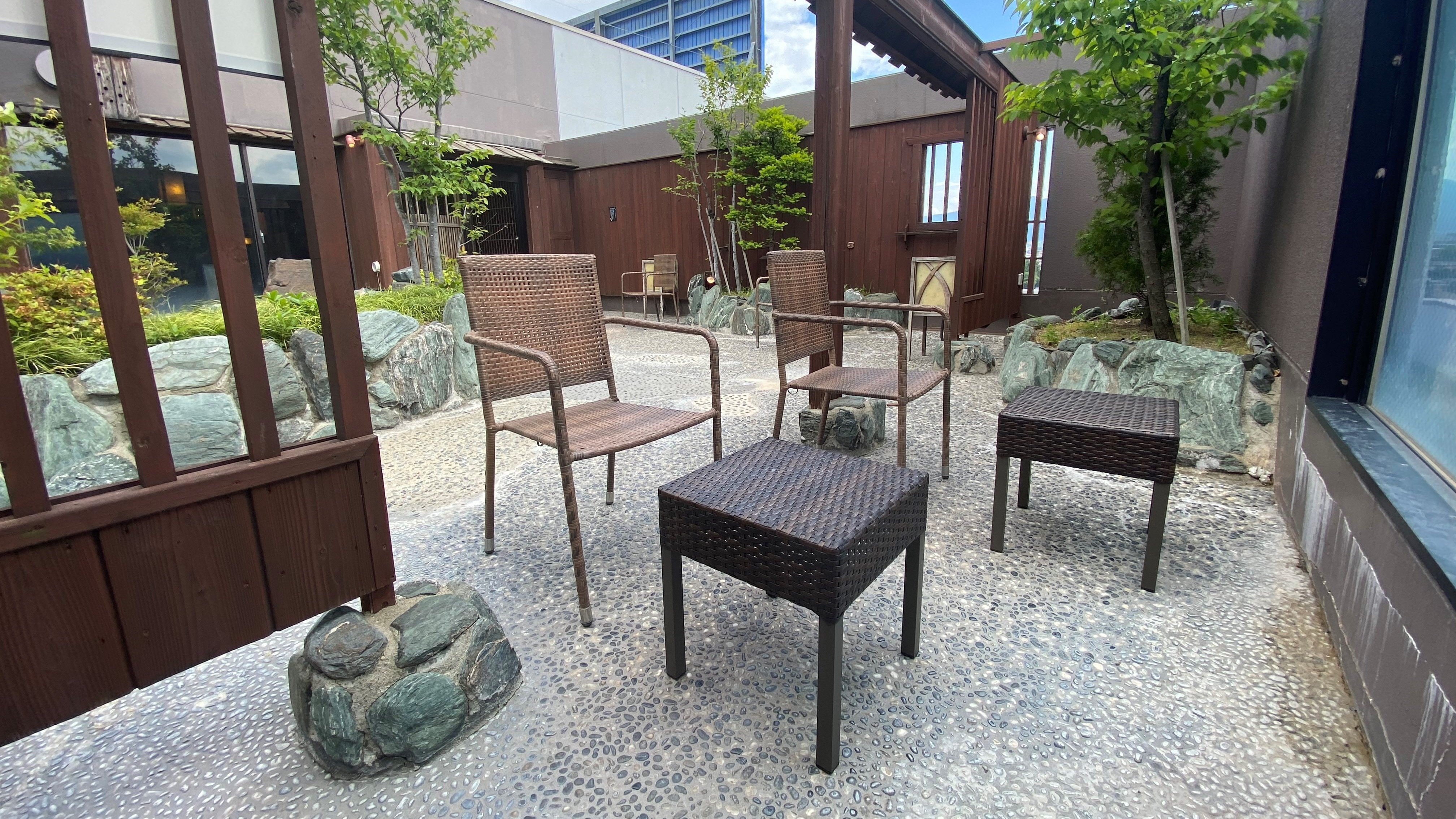 ◆ Men's large communal bath, open-air bath, and chair