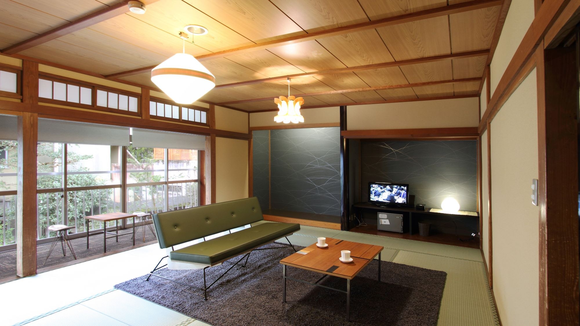 [Modern Japanese-style room West Building] Japanese-style room with 15 tatami mats.