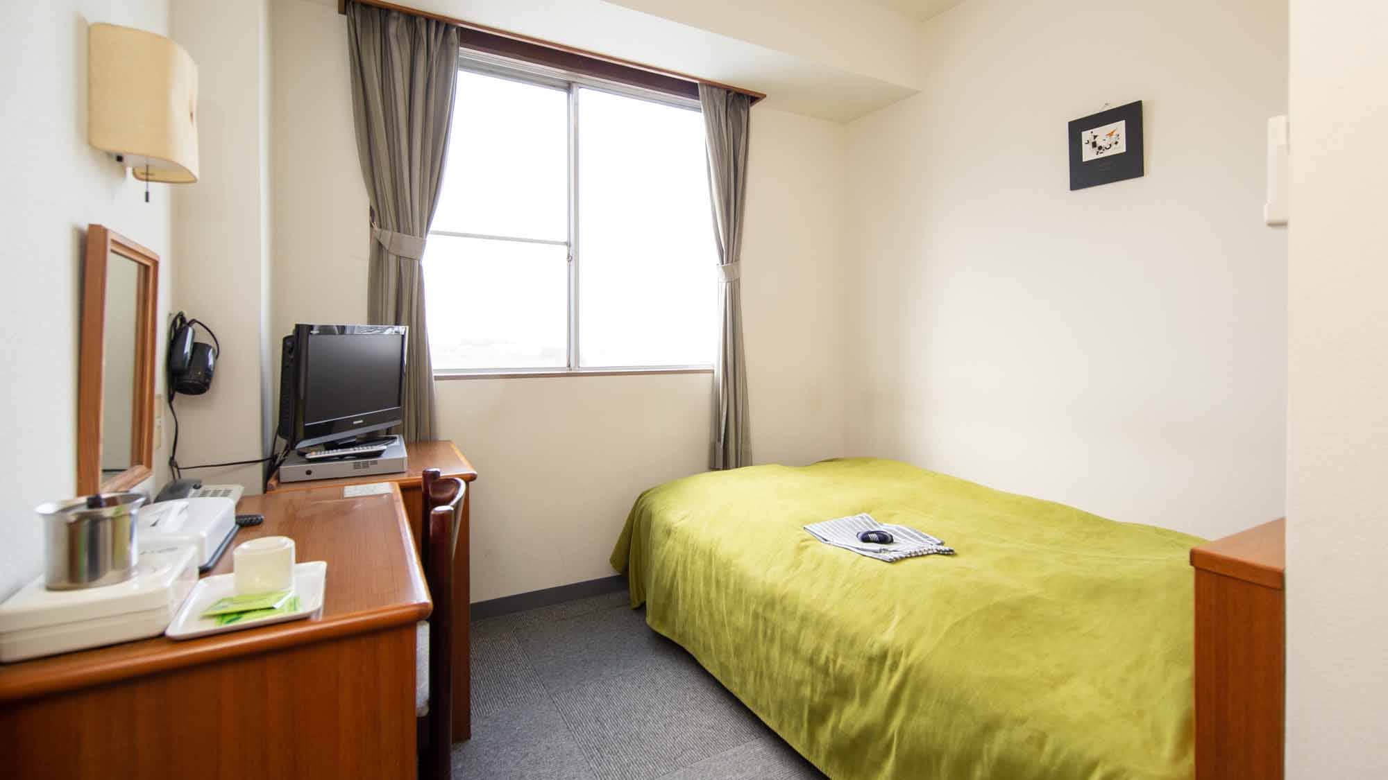 *Single room/Wi-Fi connection available! Smoking and non-smoking rooms available.