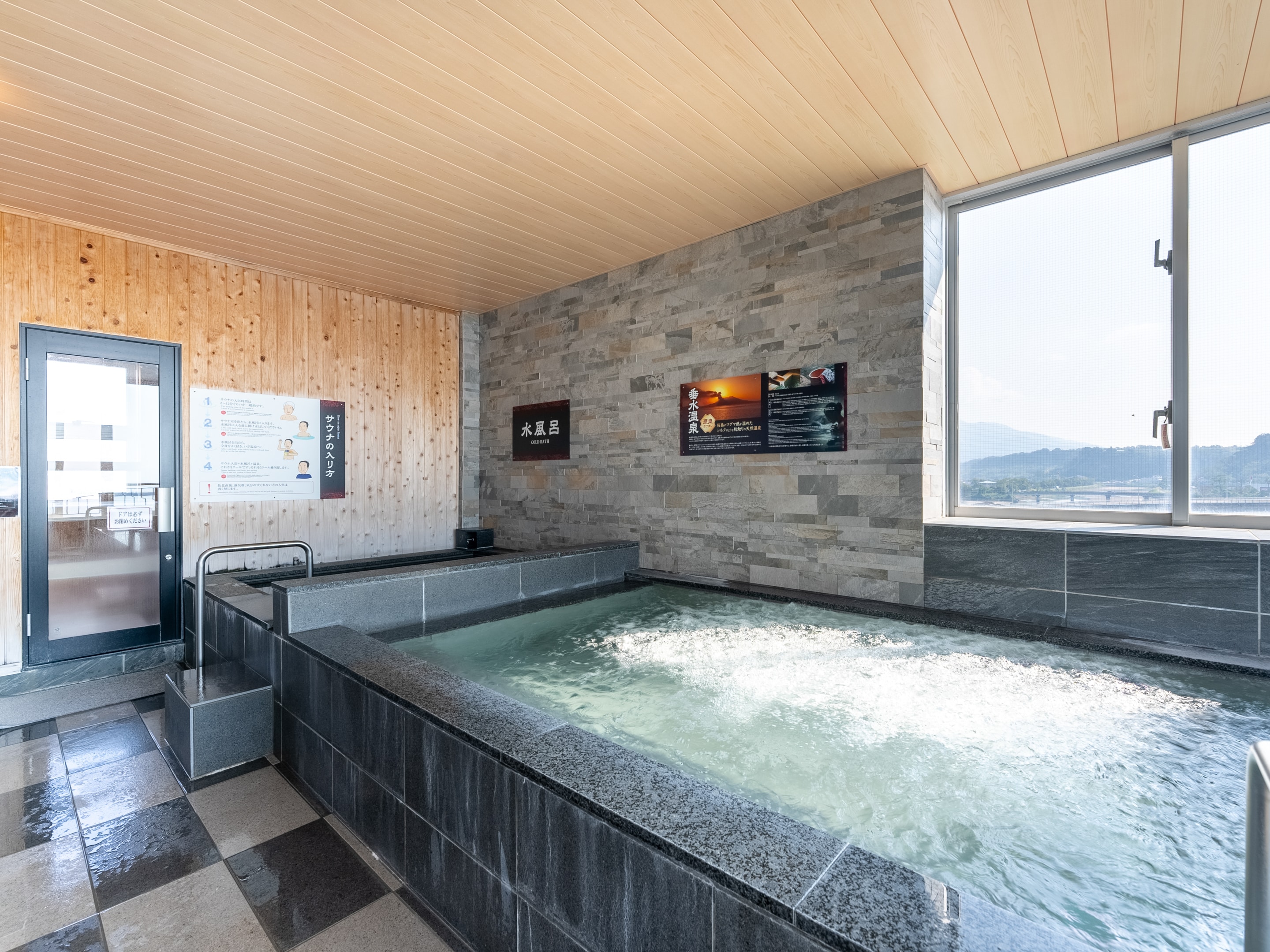 【大浴场开门】震动浴：享受温泉水和震动气泡的按摩效果