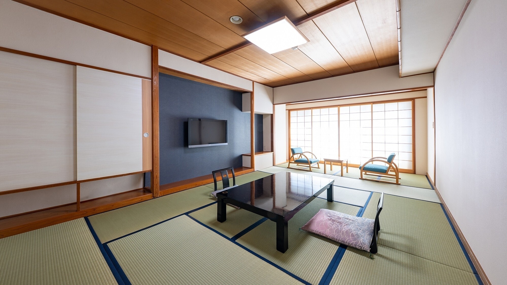 [Standard Japanese-style room 12 tatami mats]