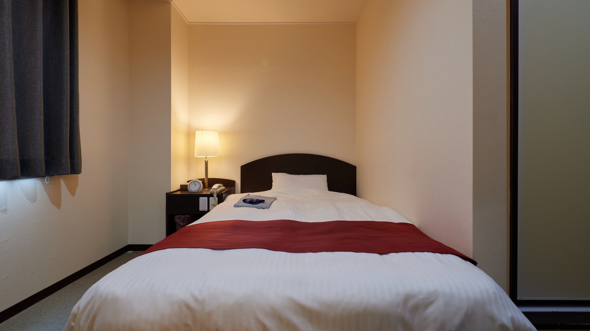 Semi-double room