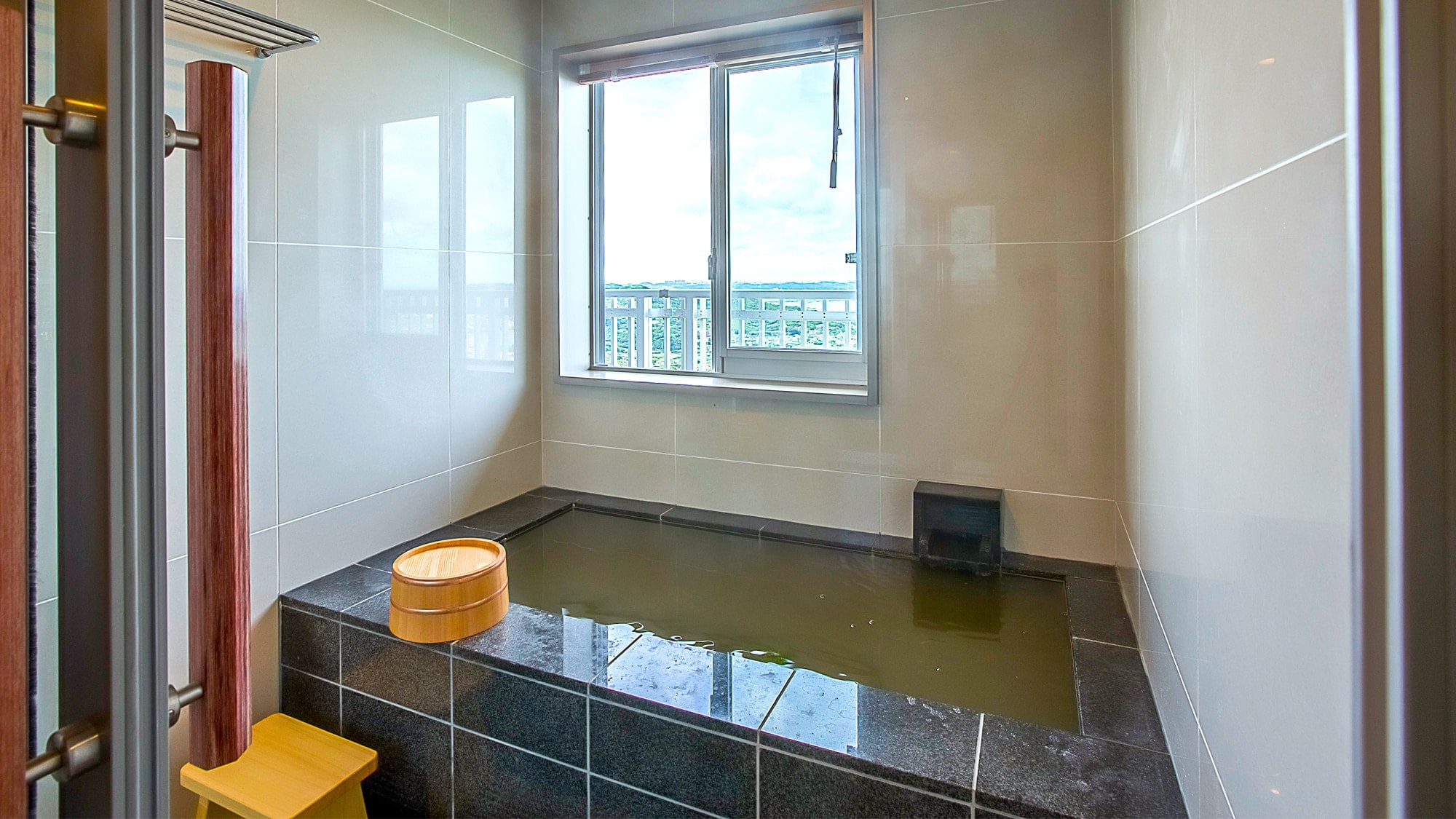 [Gedung tambahan] Kamar Royal Suite / Suite tempat Anda dapat menikmati sumber air panas alami