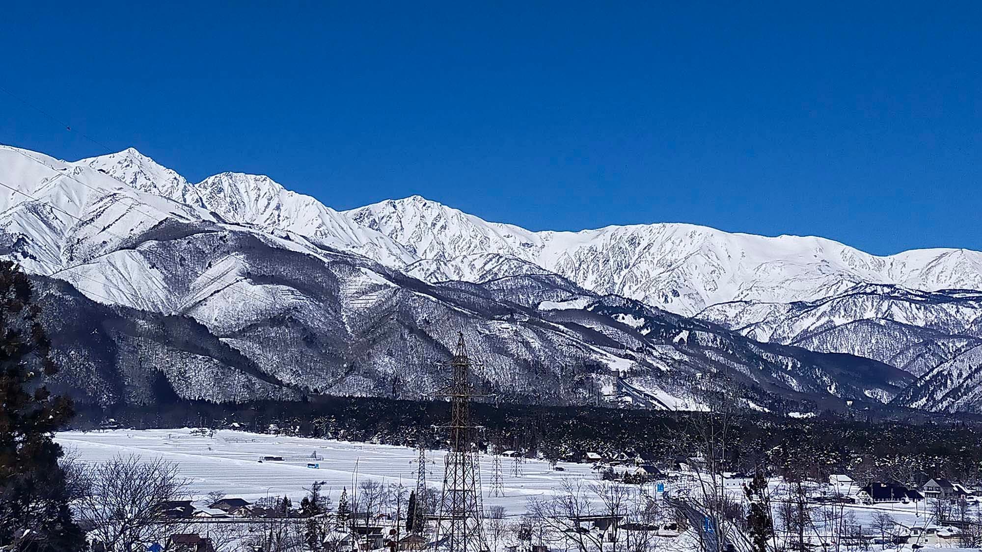 ・【G4】清澈的藍天與潔白的雪山對比美麗