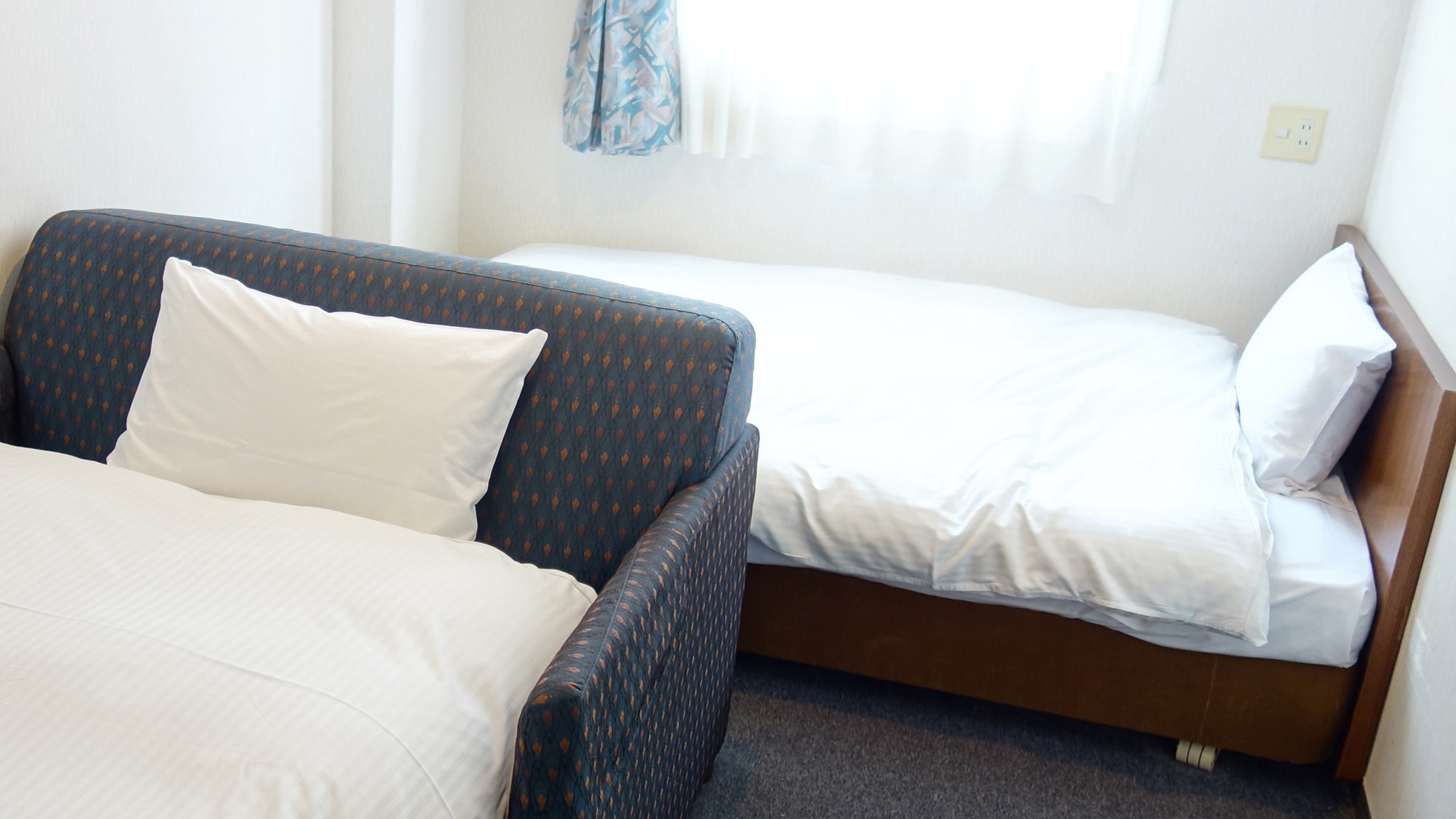 Non-smoking studio twin room