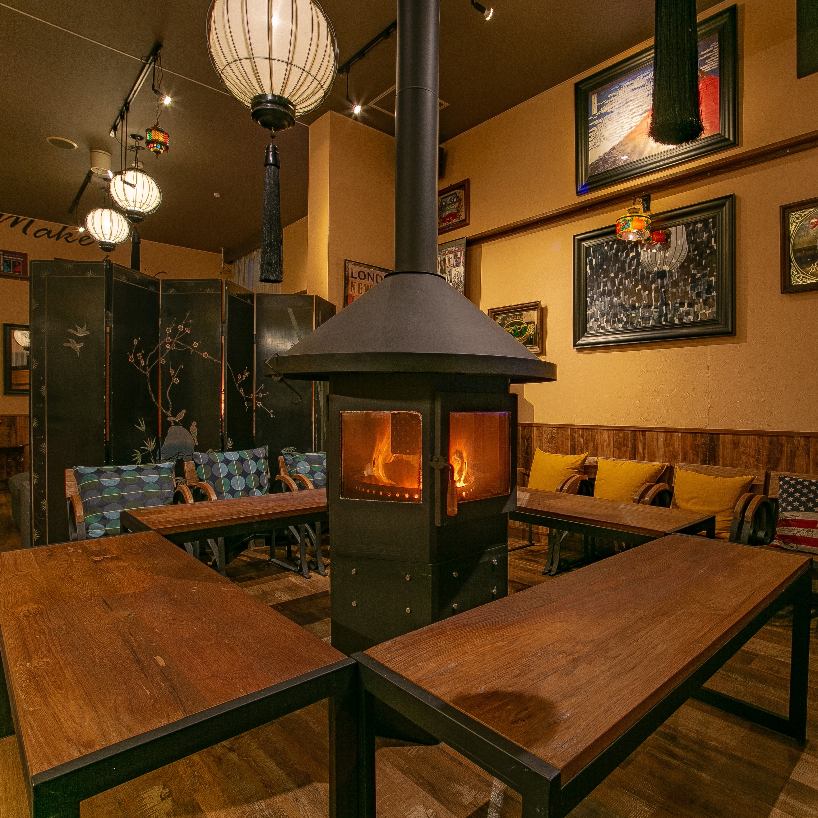 It ’s a lounge that used to be a fireplace in winter.