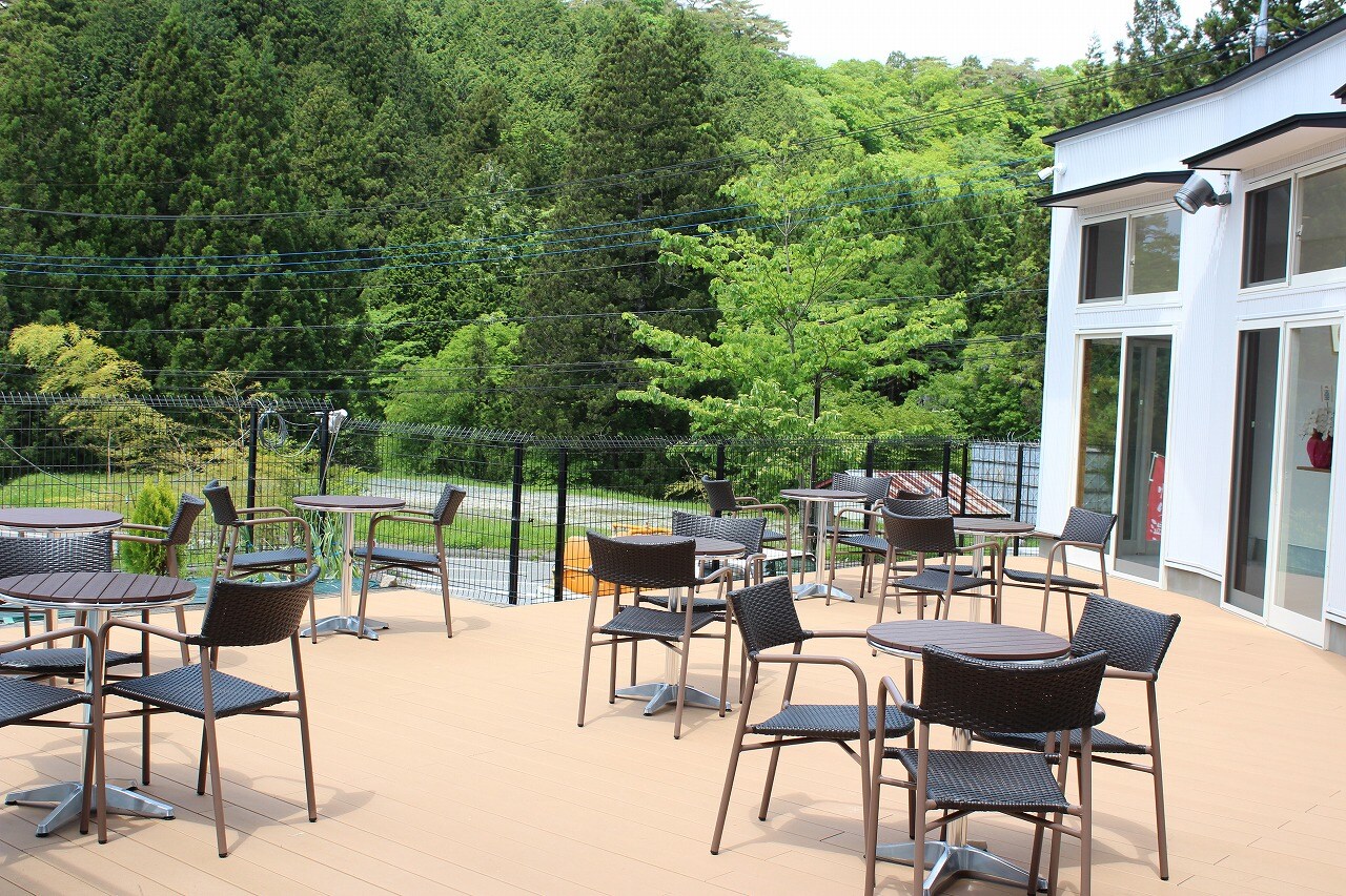 Food hall terrace seating