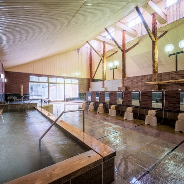 Large indoor bath with a feeling of liberation