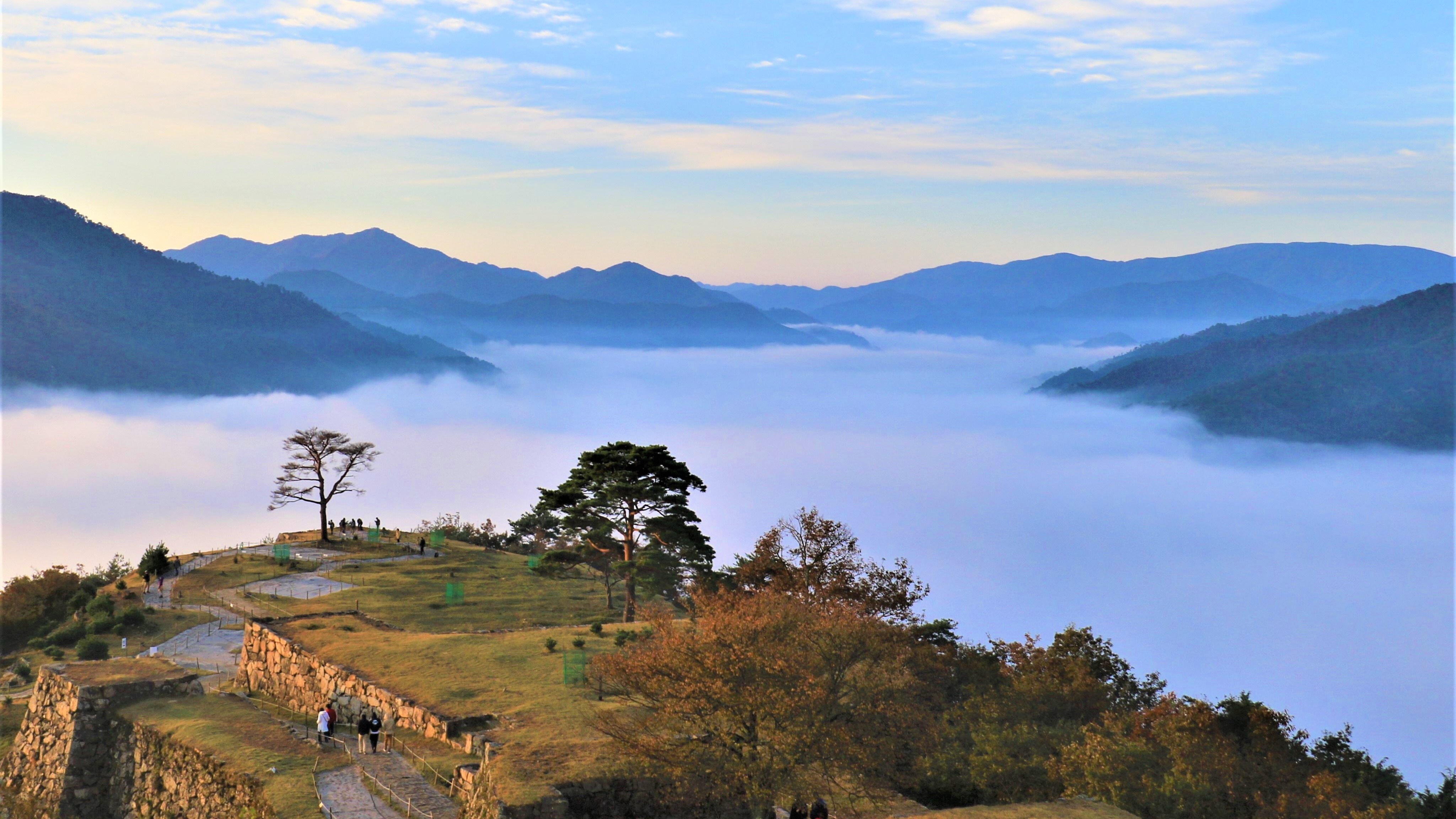 [Takeda Castle ruins and sea of clouds]