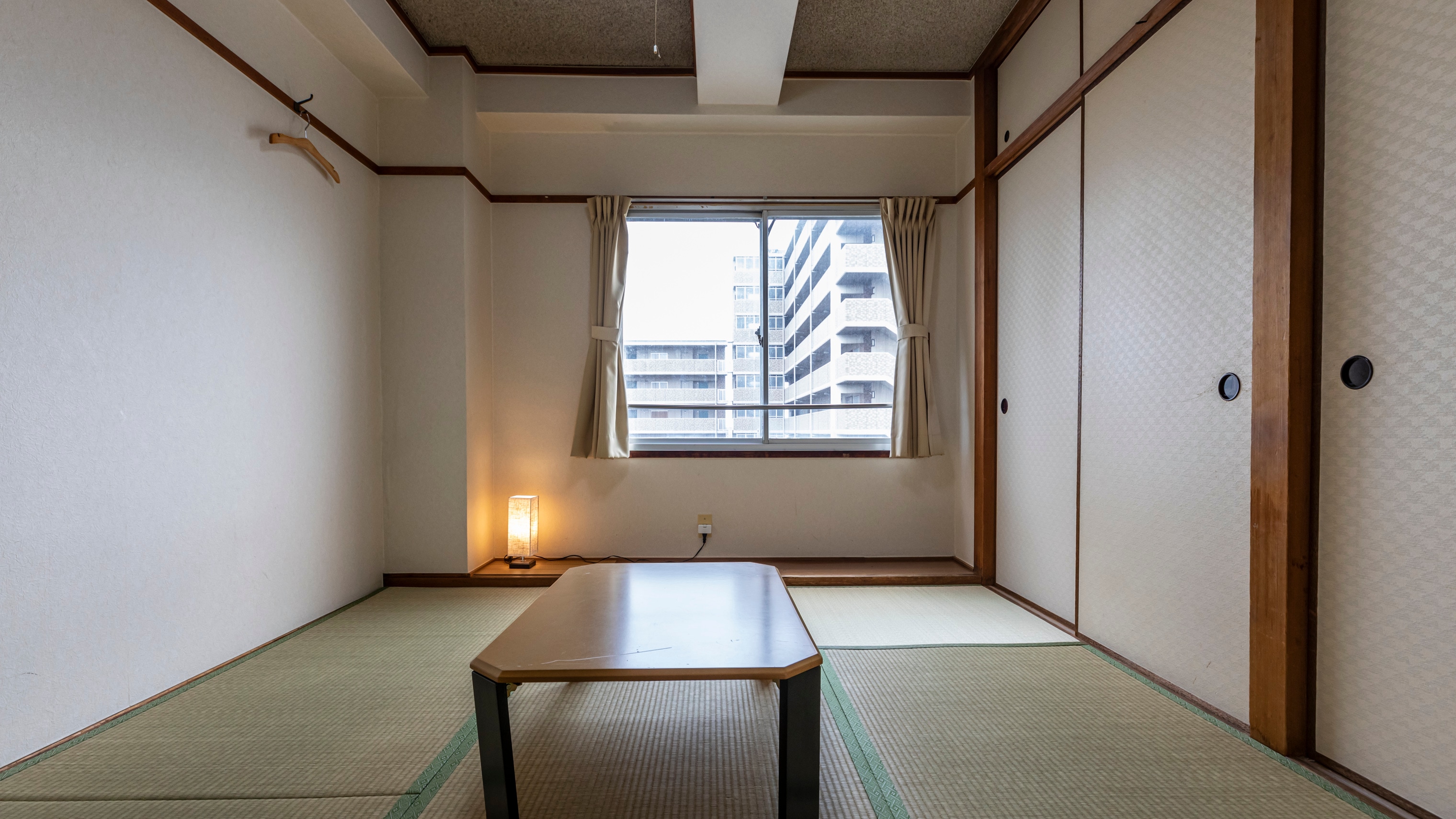 Japanese-style room for 1-3 people (shared bath and toilet)
