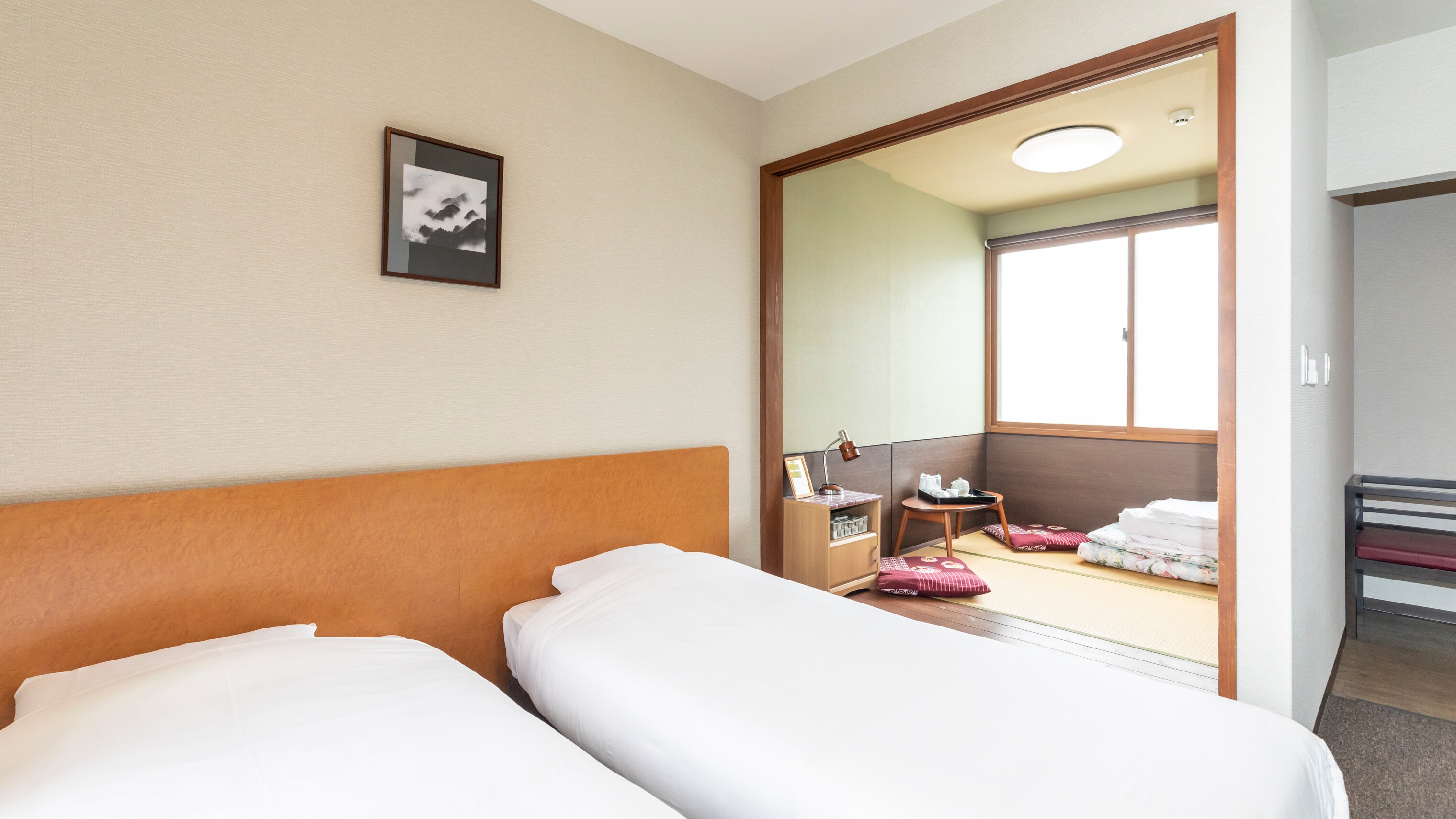 [Non-smoking] Japanese-Western style room for 1-3 people