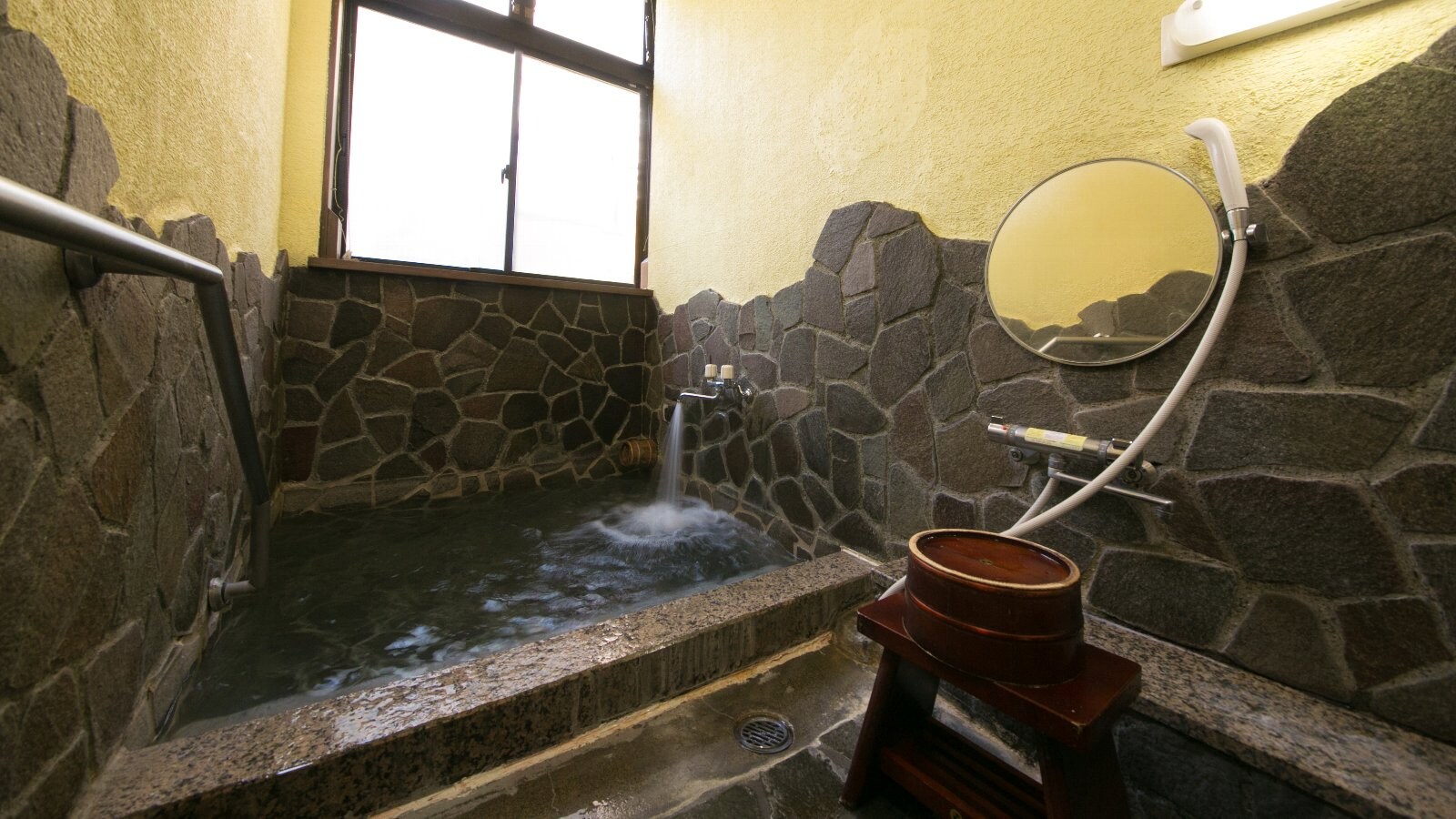 [Private bath] Very popular for private use by families, couples, groups of women, etc.