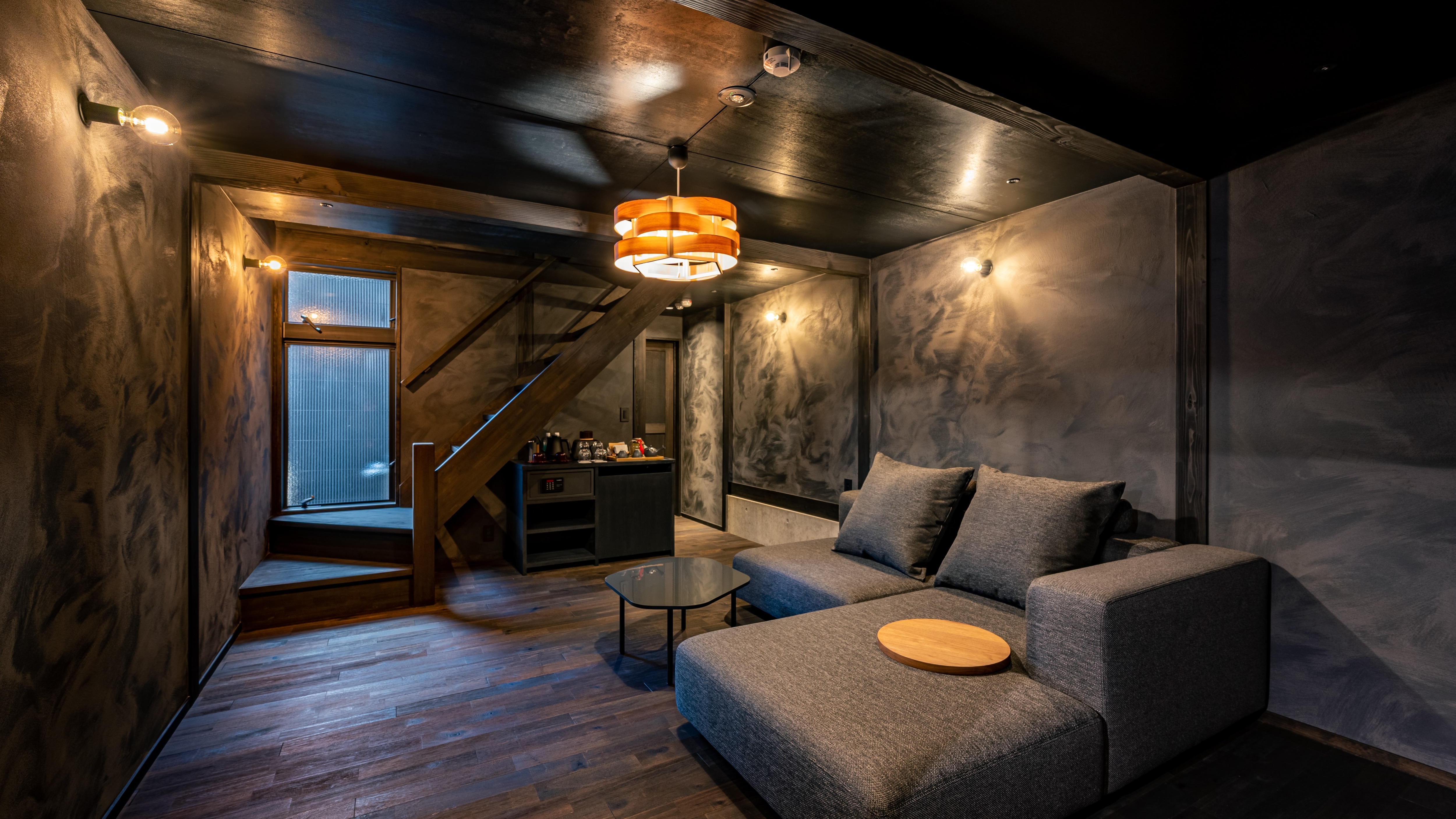 [Ueharaya] Hyakuju / A space of ancient and modern times where you can feel the rhythm of beams / With a semi-open-air bath