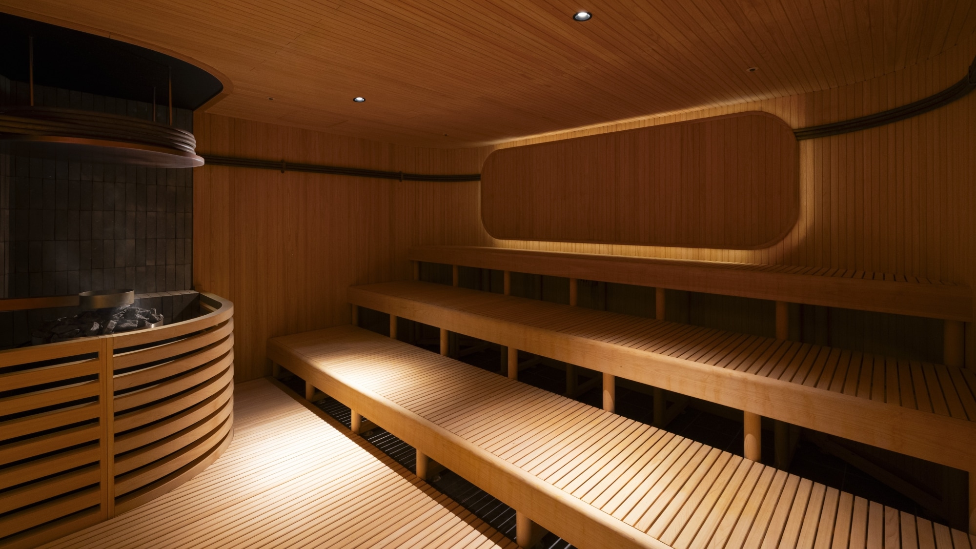 [Opening July 12th / Mountainside sauna] Relax in a soft space surrounded by solid wood that will warm you from the inside out.