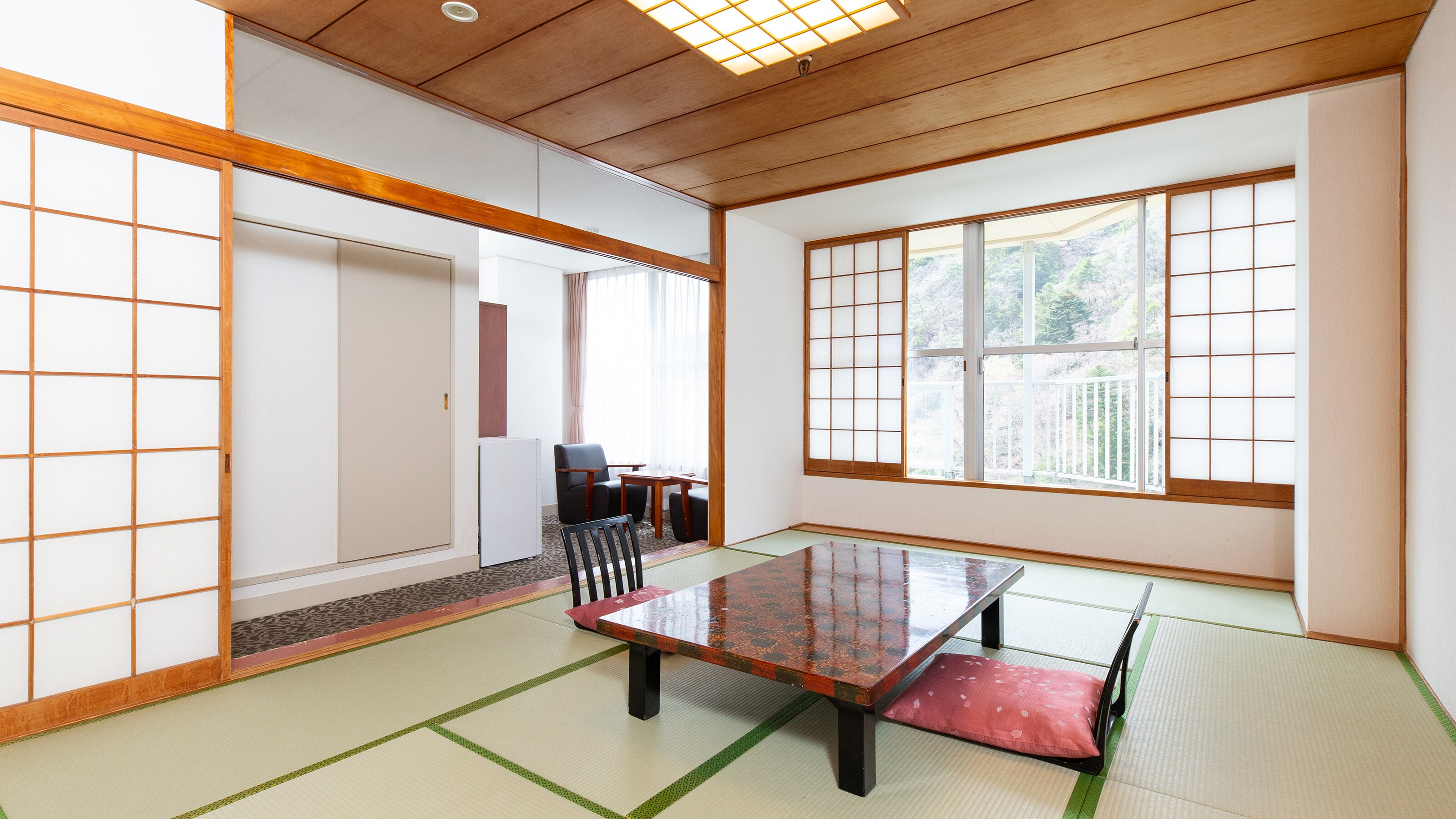 Japanese-style room (12 tatami mats)