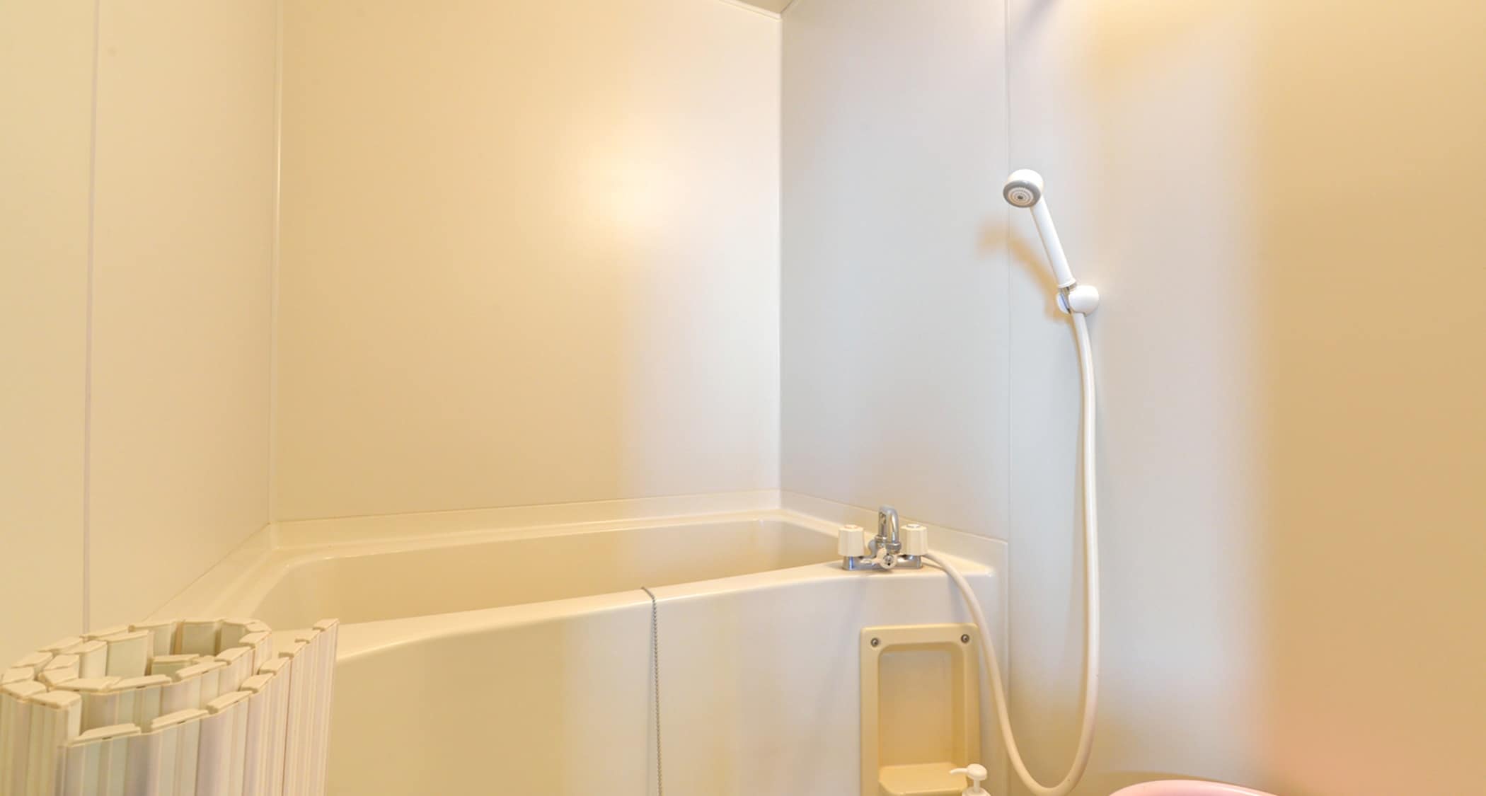 *Japanese-style room with 10 tatami mats (example of guest room)/The guest room is equipped with a bathroom. You can use it whenever you like.