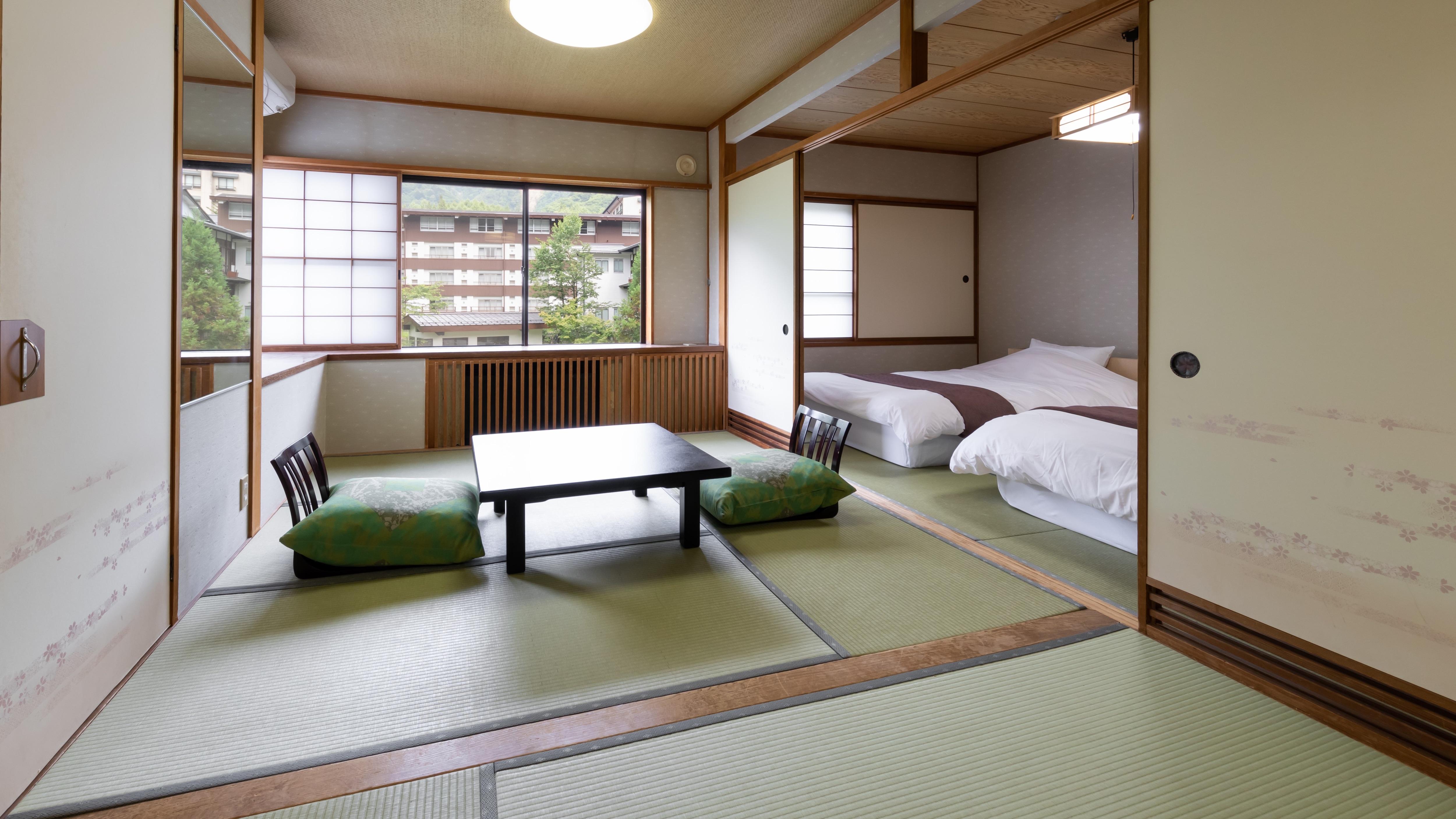 ◆ [No smoking] << Main building >> Japanese-style room 10.5 tatami mats + 9 tatami mats (51 square meters)