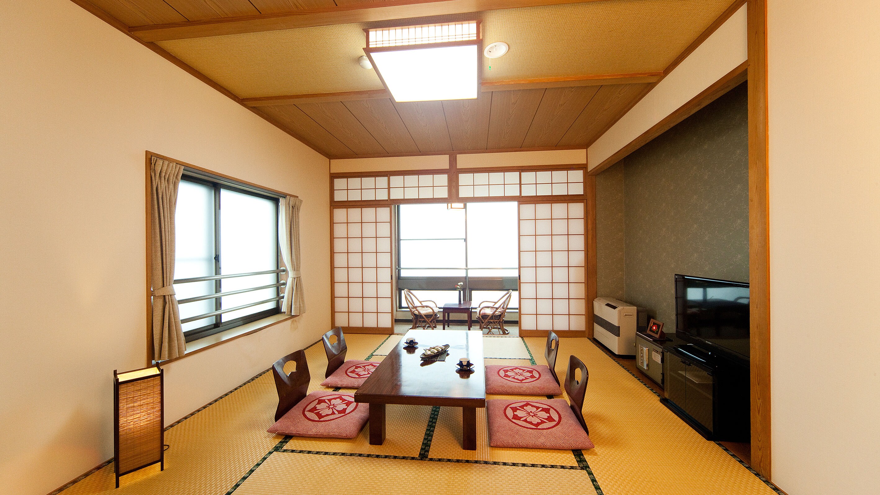 *[Guest room/New building 10 tatami mats] Enjoy a comfortable stay in a bright and clean space.