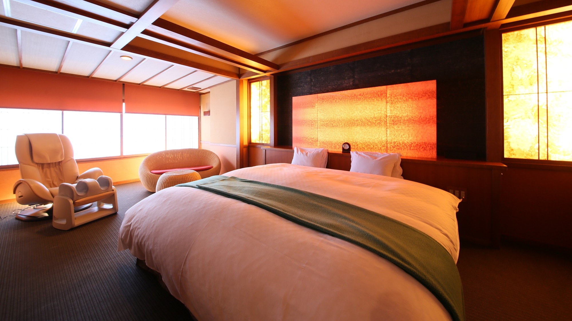 [Modern Japanese style double] Custom bed and relaxing space [No smoking] 1-2 people