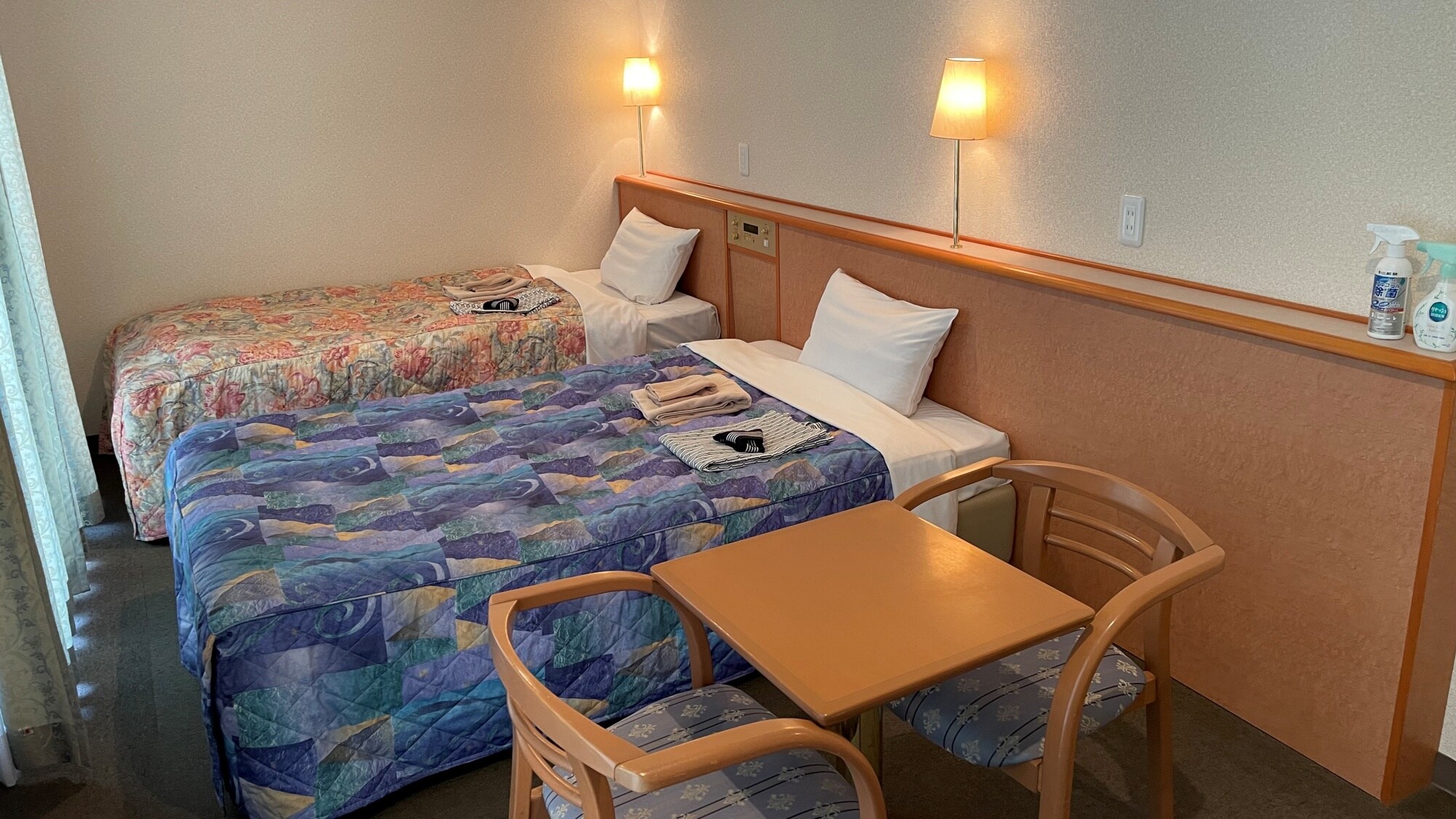 [Twin] Room example