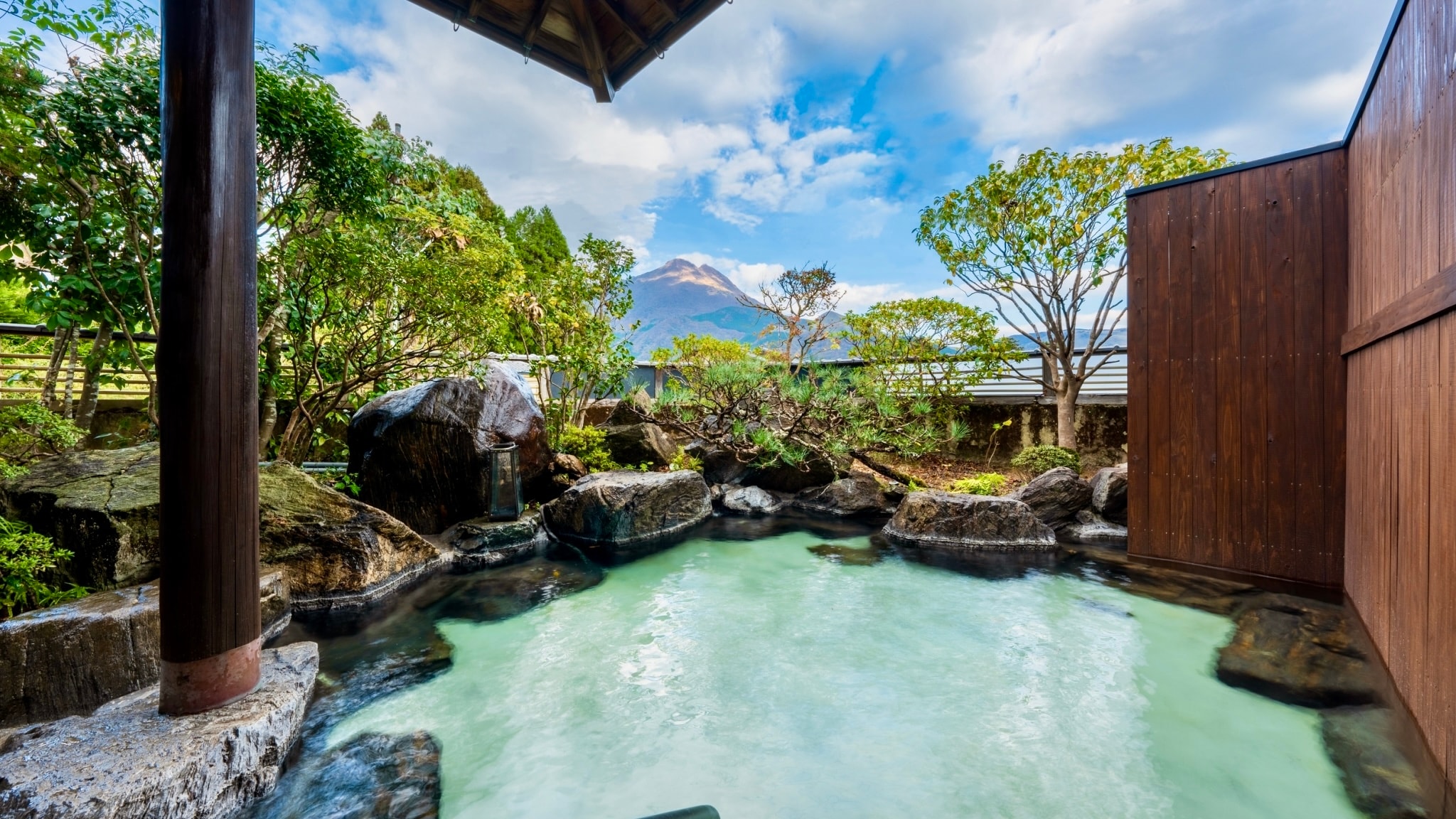 Open-air bath/large bath