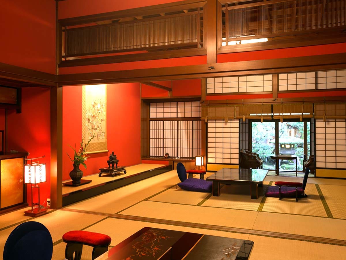 [With free-flowing hot springs / detached / Enmeikaku] The detached "Enmeikaku" located in the center of the Japanese garden is an important cultural property of the country.
