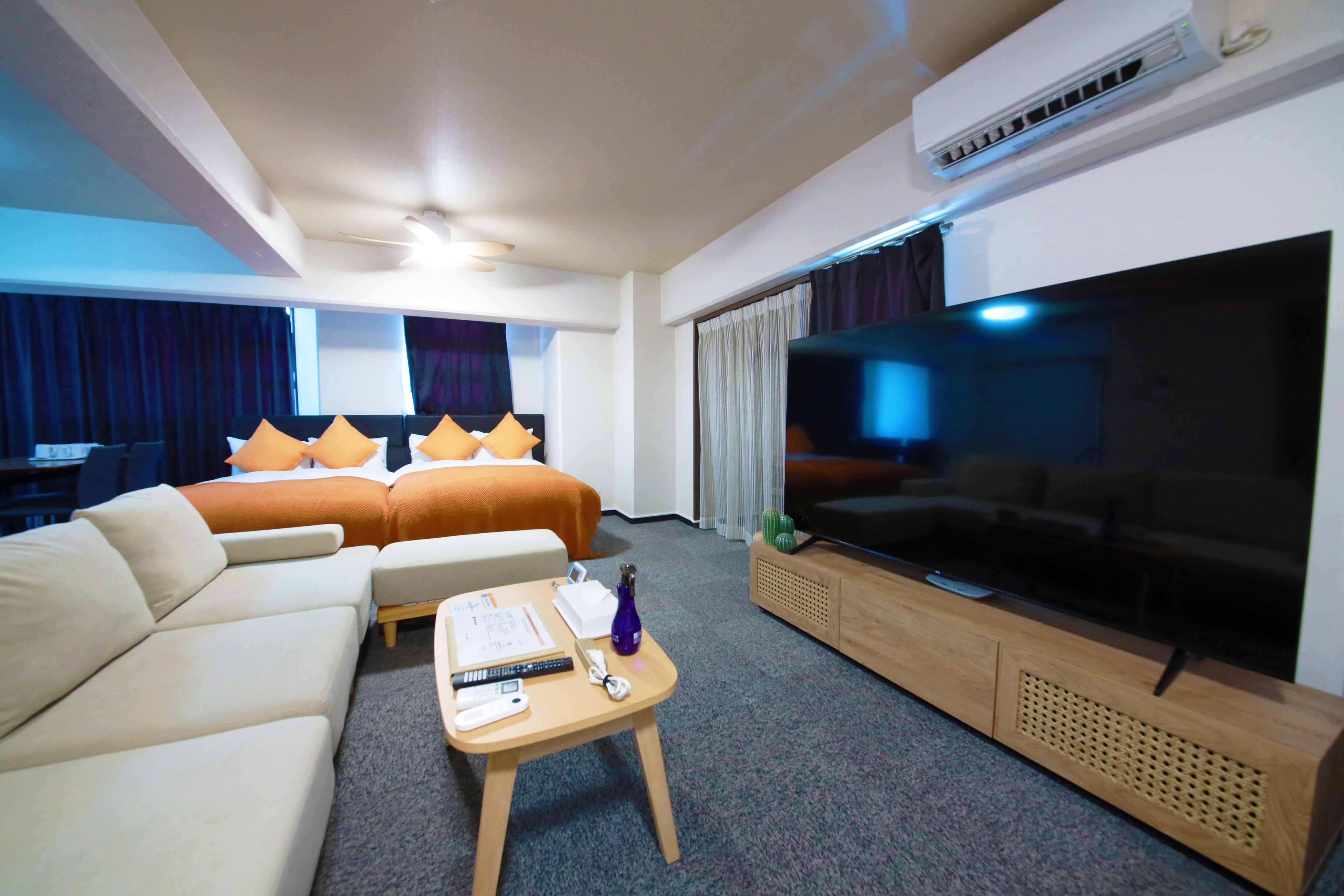 Kamar Junior Suite: 1 tempat tidur ganda dan 3 tempat tidur semi-ganda