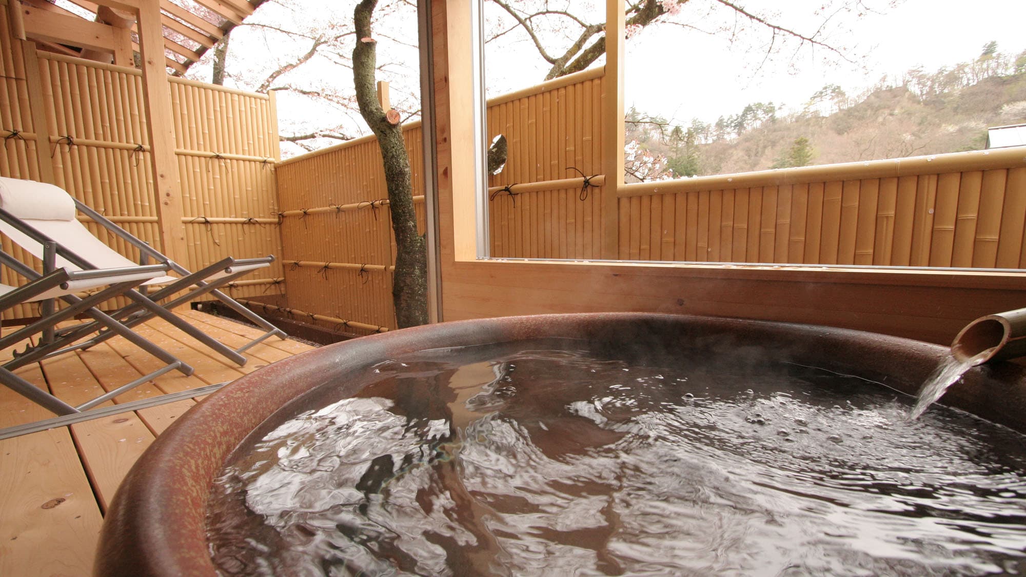 [Room with open-air bath]