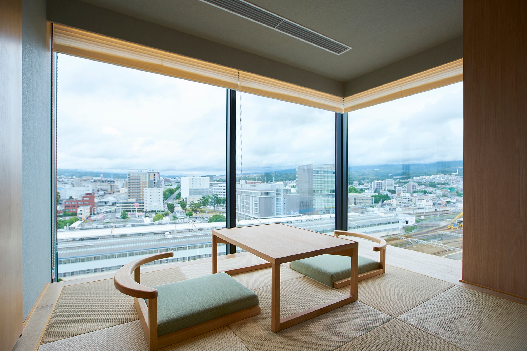 Deluxe corner Japanese-Western twin room (window side, raised tatami mat)
